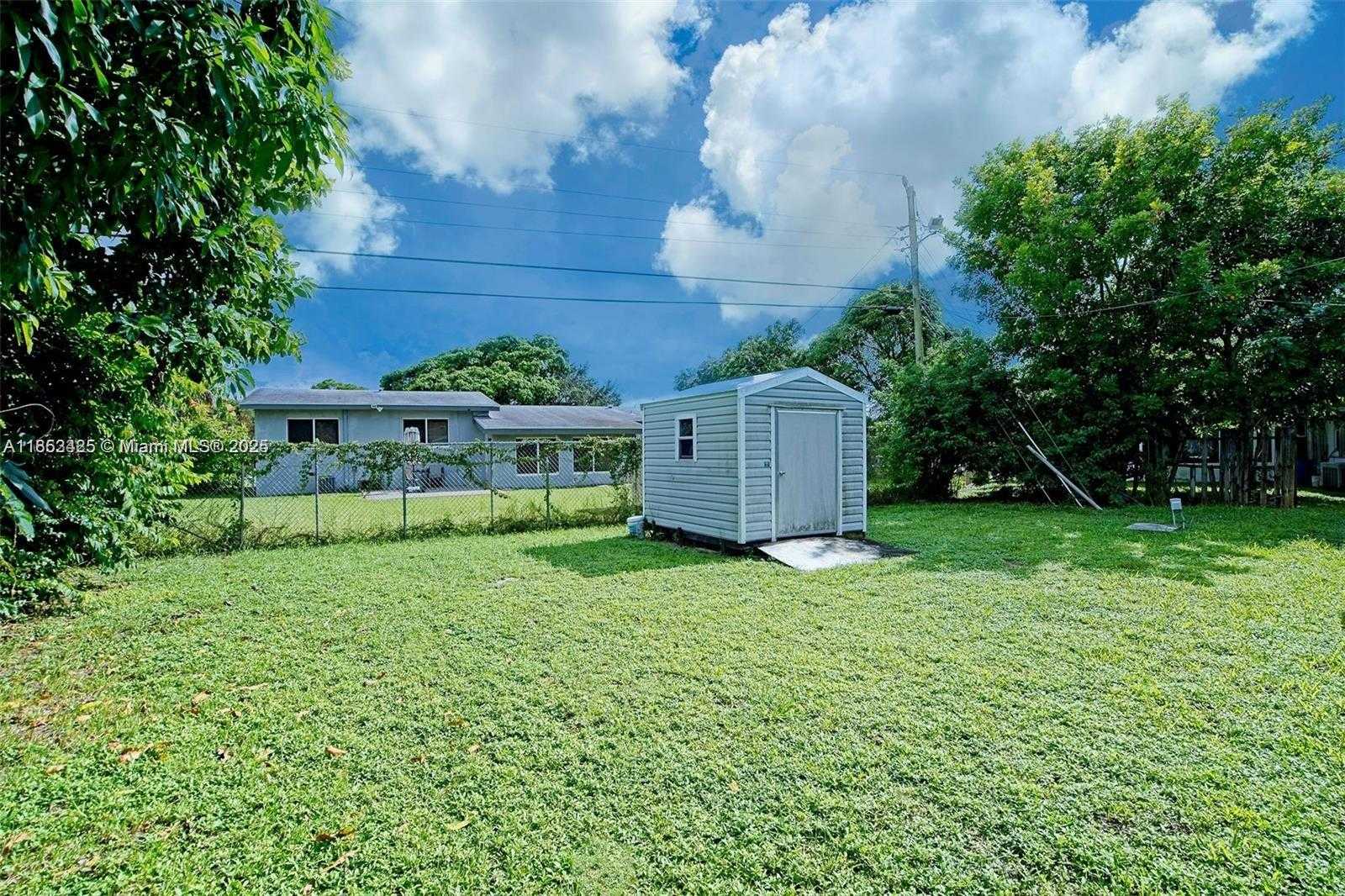 Small Image of 372 WEST DAYTON CIR, Fort Lauderdale Number 29