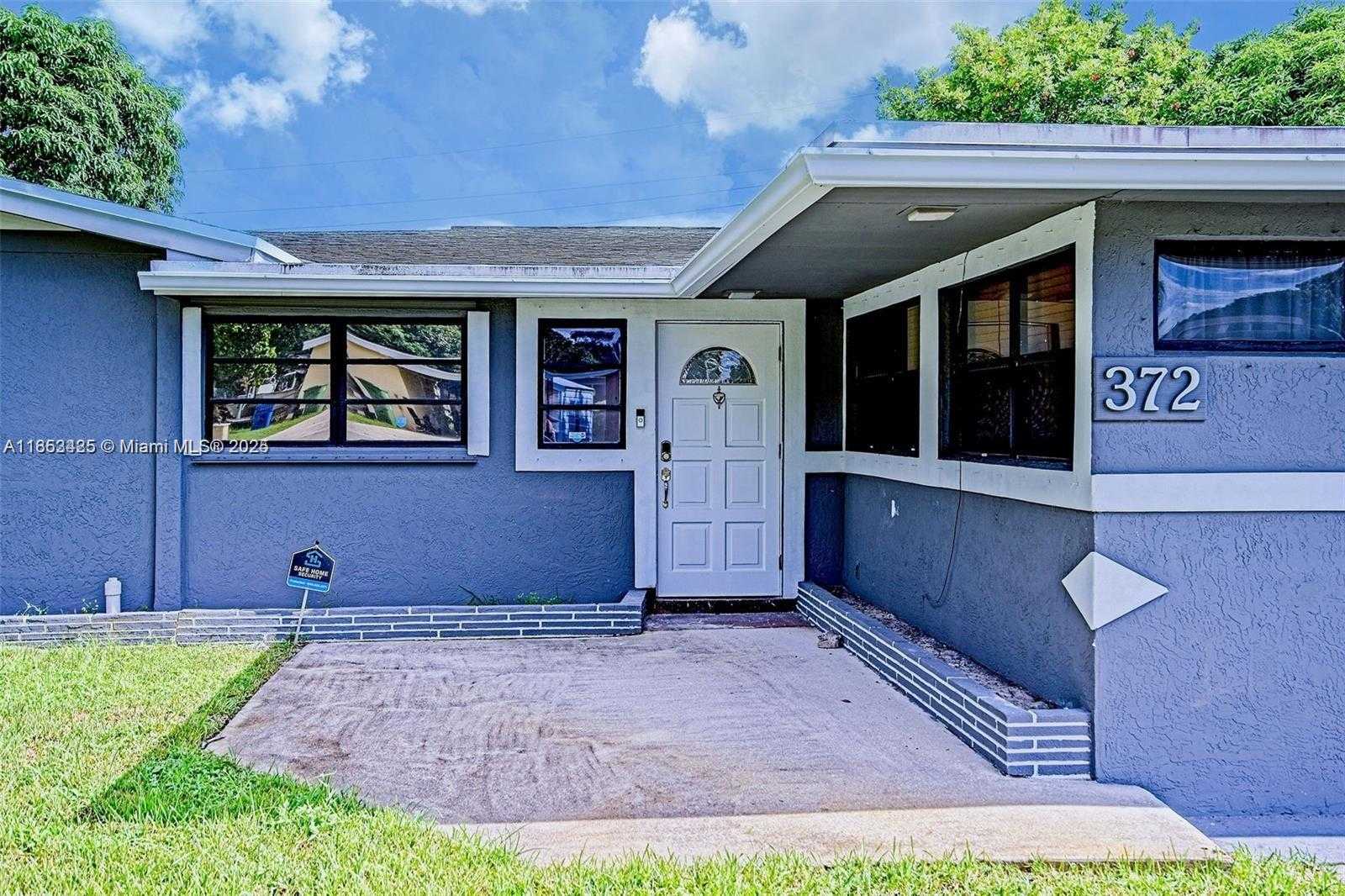 Small Image of 372 WEST DAYTON CIR, Fort Lauderdale Number 3