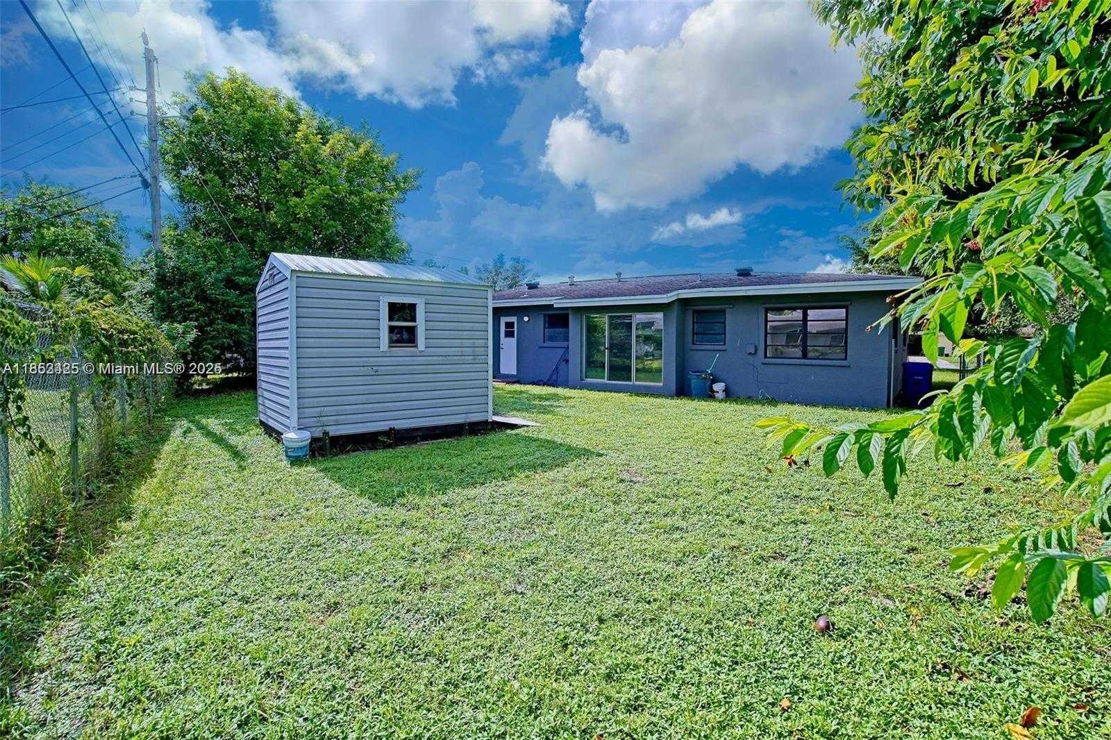 Small Image of 372 WEST DAYTON CIR, Fort Lauderdale Number 30