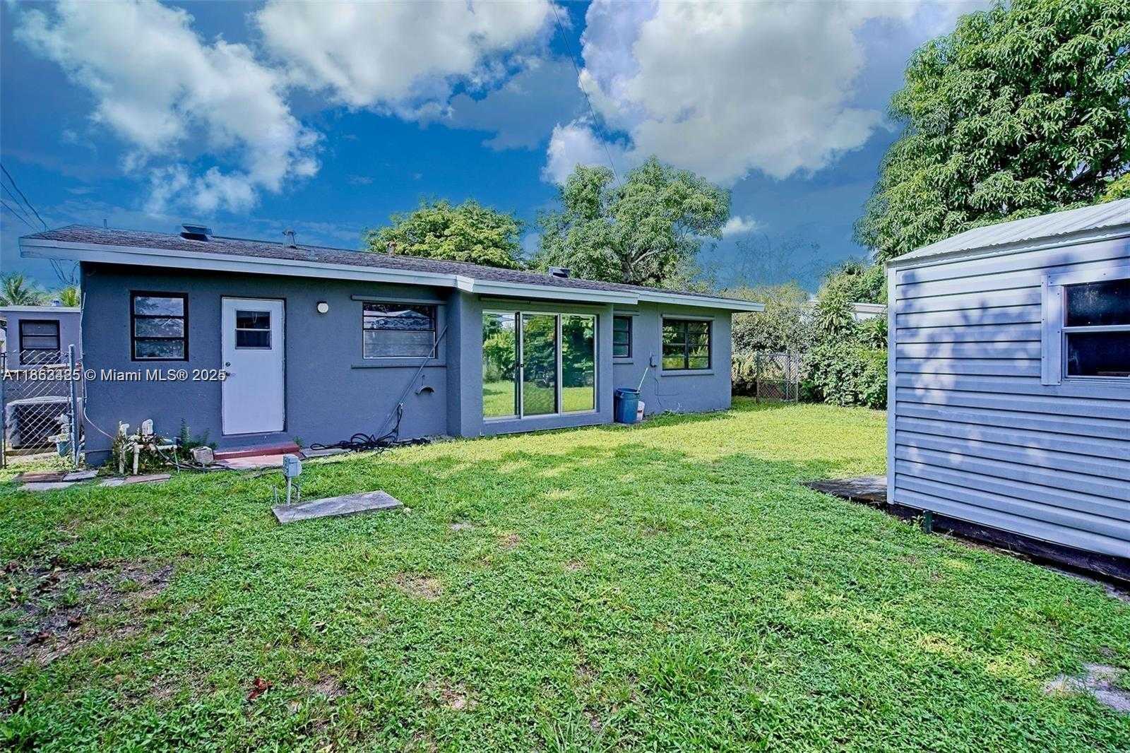 Small Image of 372 WEST DAYTON CIR, Fort Lauderdale Number 31