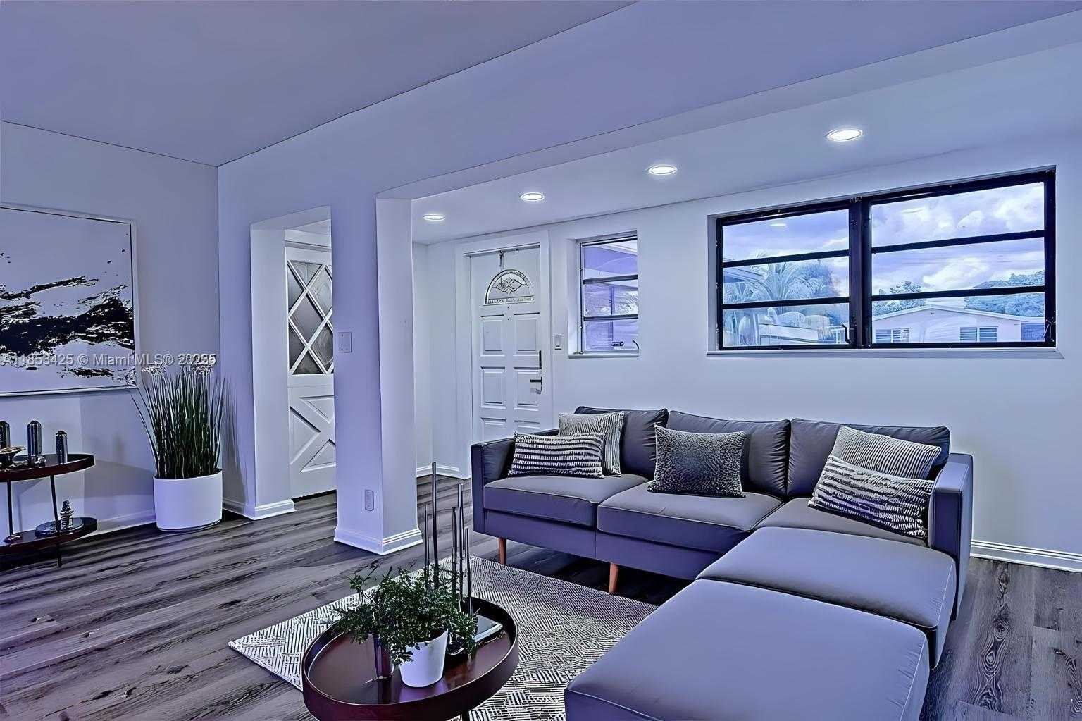 Small Image of 372 WEST DAYTON CIR, Fort Lauderdale Number 4