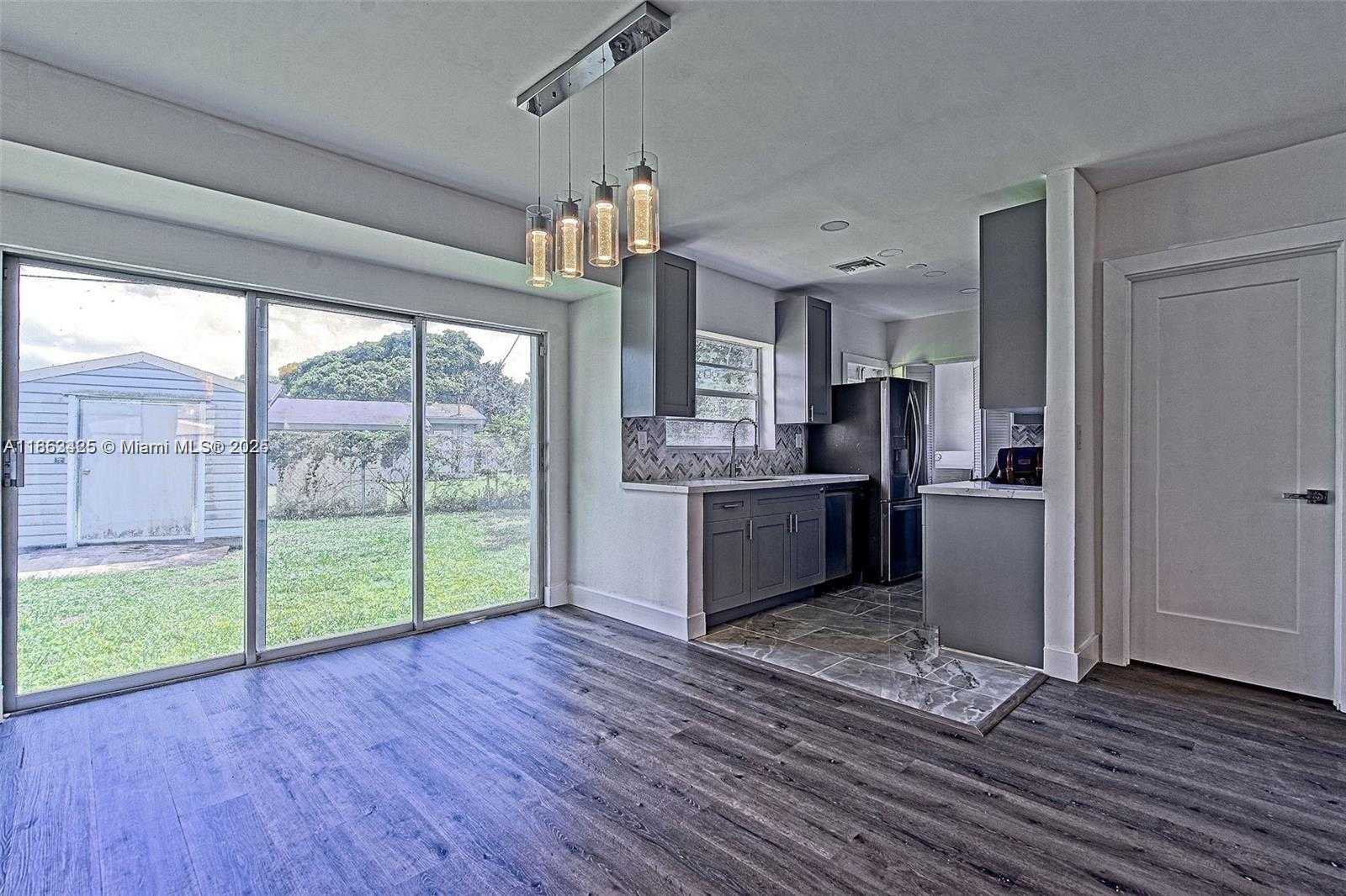 Small Image of 372 WEST DAYTON CIR, Fort Lauderdale Number 7