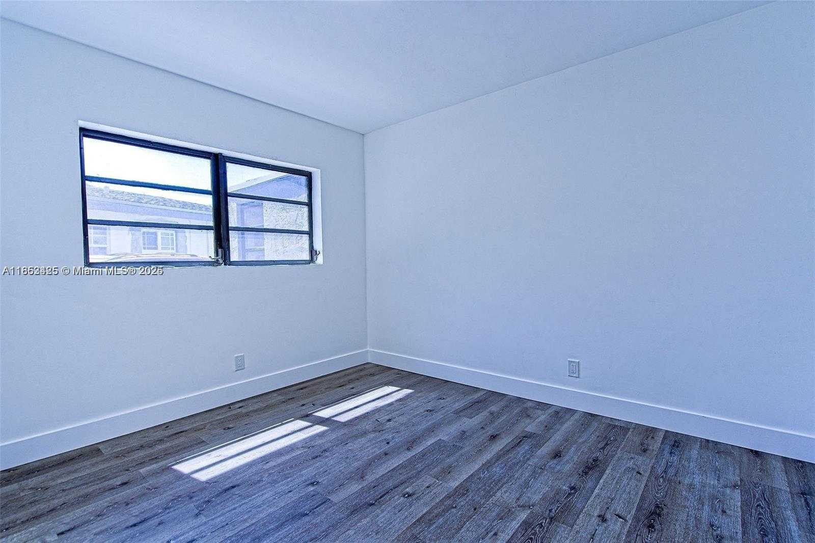 Small Image of 372 WEST DAYTON CIR, Fort Lauderdale Number 9