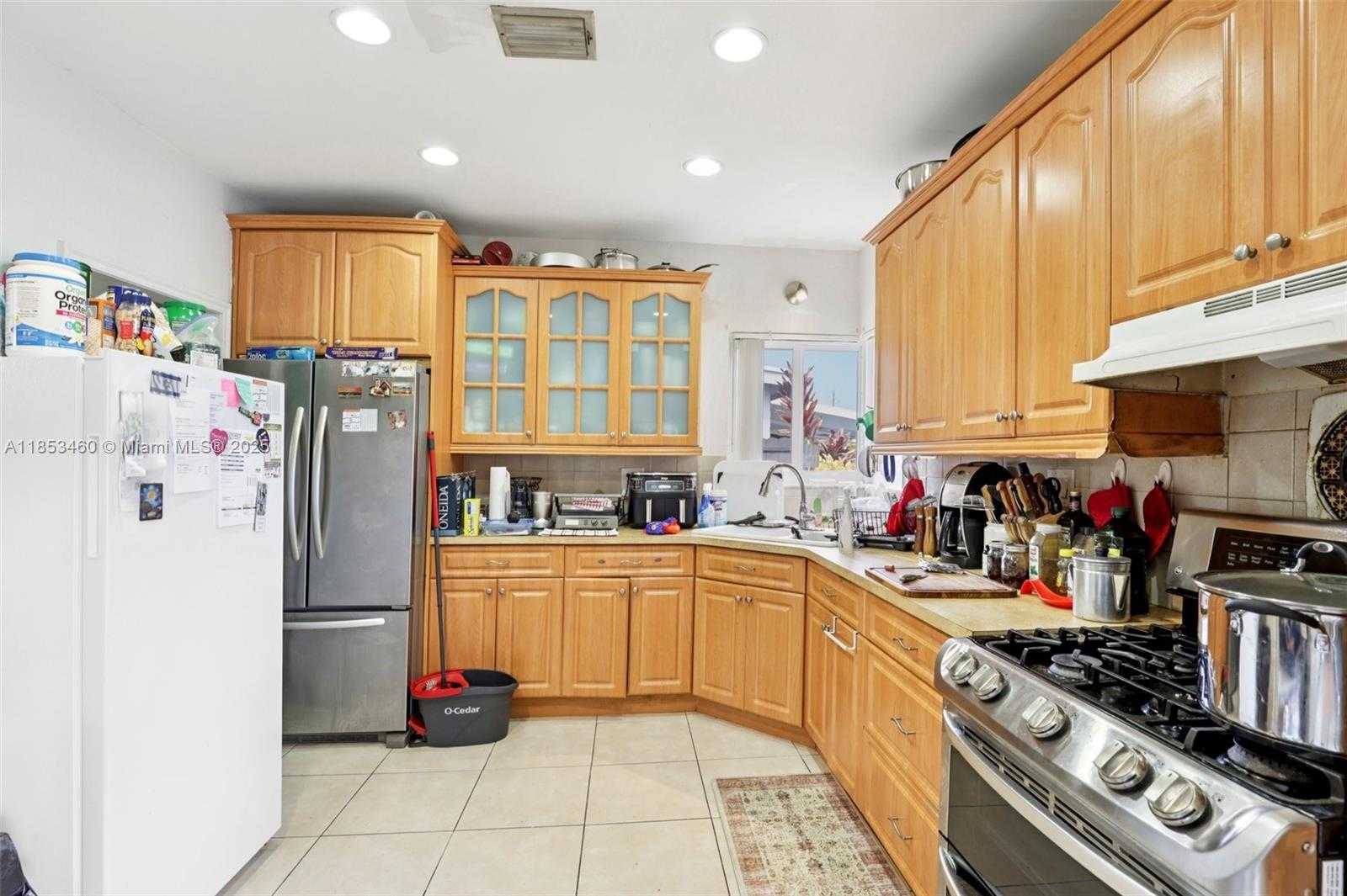 Small Image of 550 NORTH EAST 173RD ST, North Miami Beach Number 10