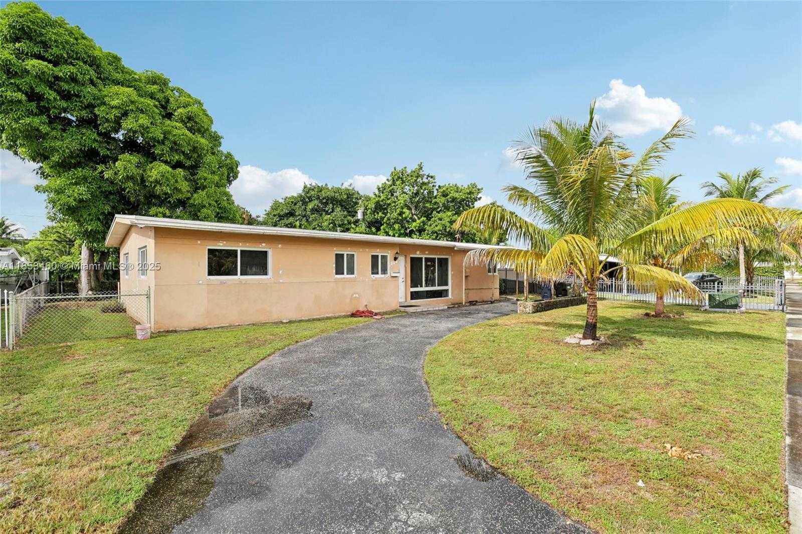 Small Image of 550 NORTH EAST 173RD ST, North Miami Beach Number 2