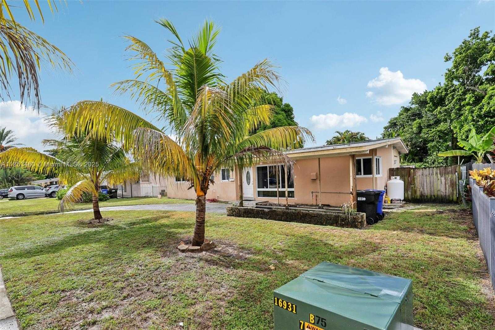 Small Image of 550 NORTH EAST 173RD ST, North Miami Beach Number 3