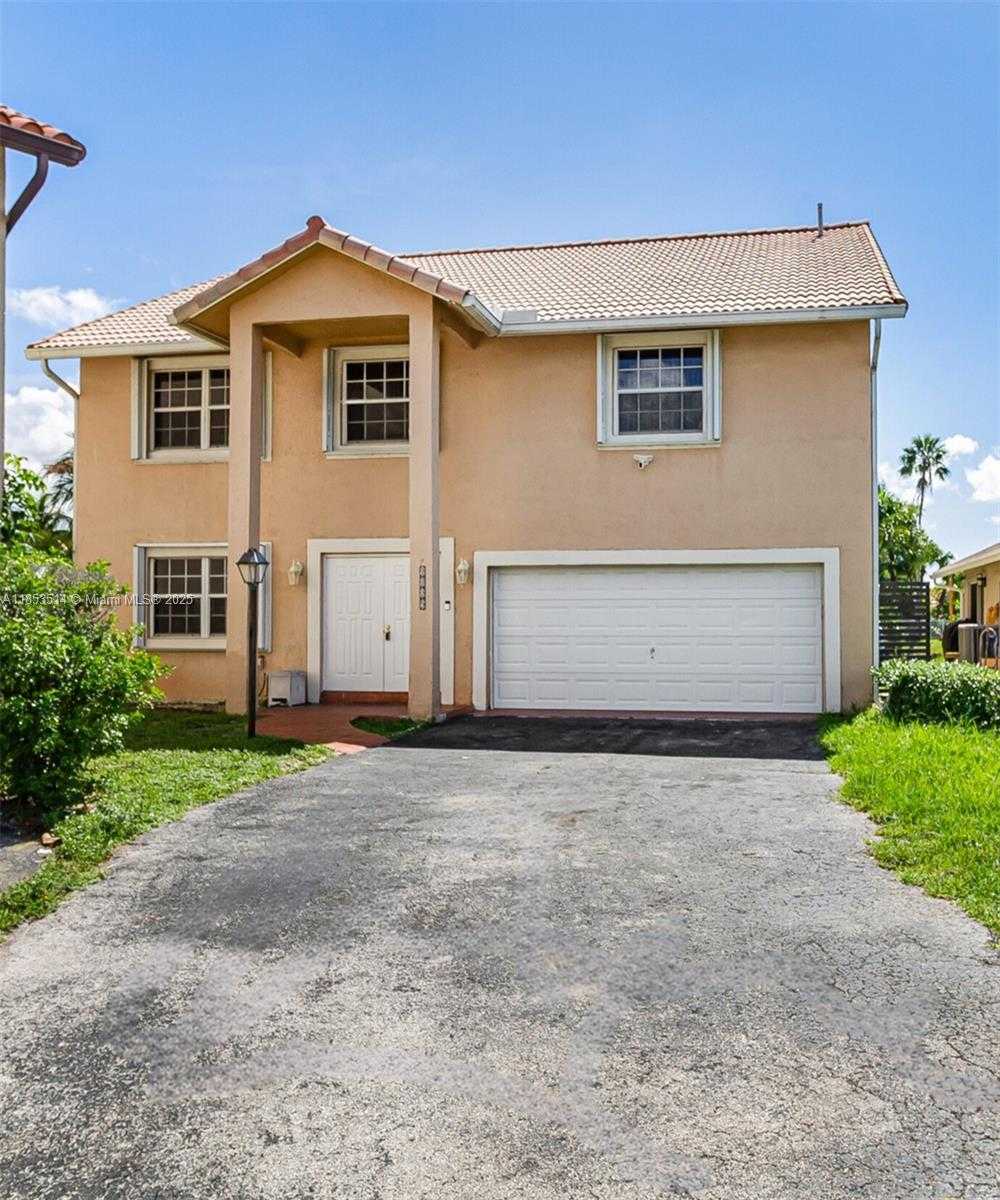 Small Image of 7725 NORTH WEST 192ND ST, Hialeah Number 4