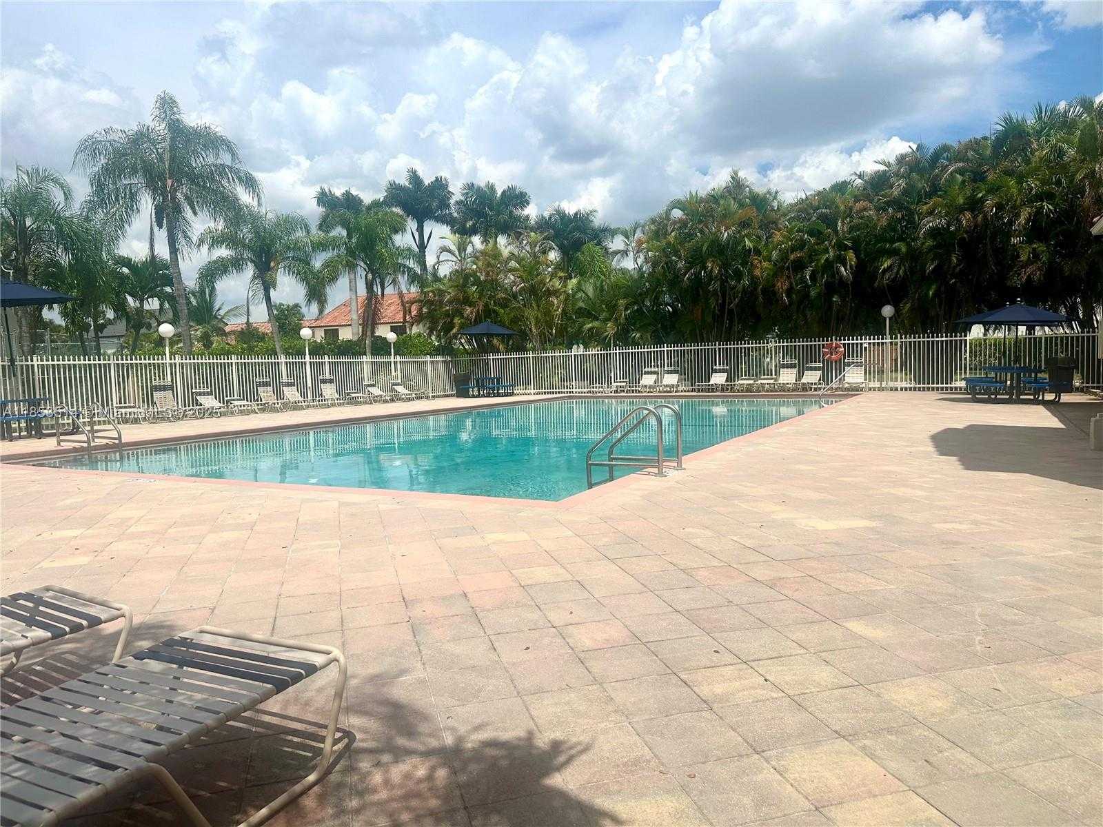 Small Image of 7725 NORTH WEST 192ND ST, Hialeah Number 40