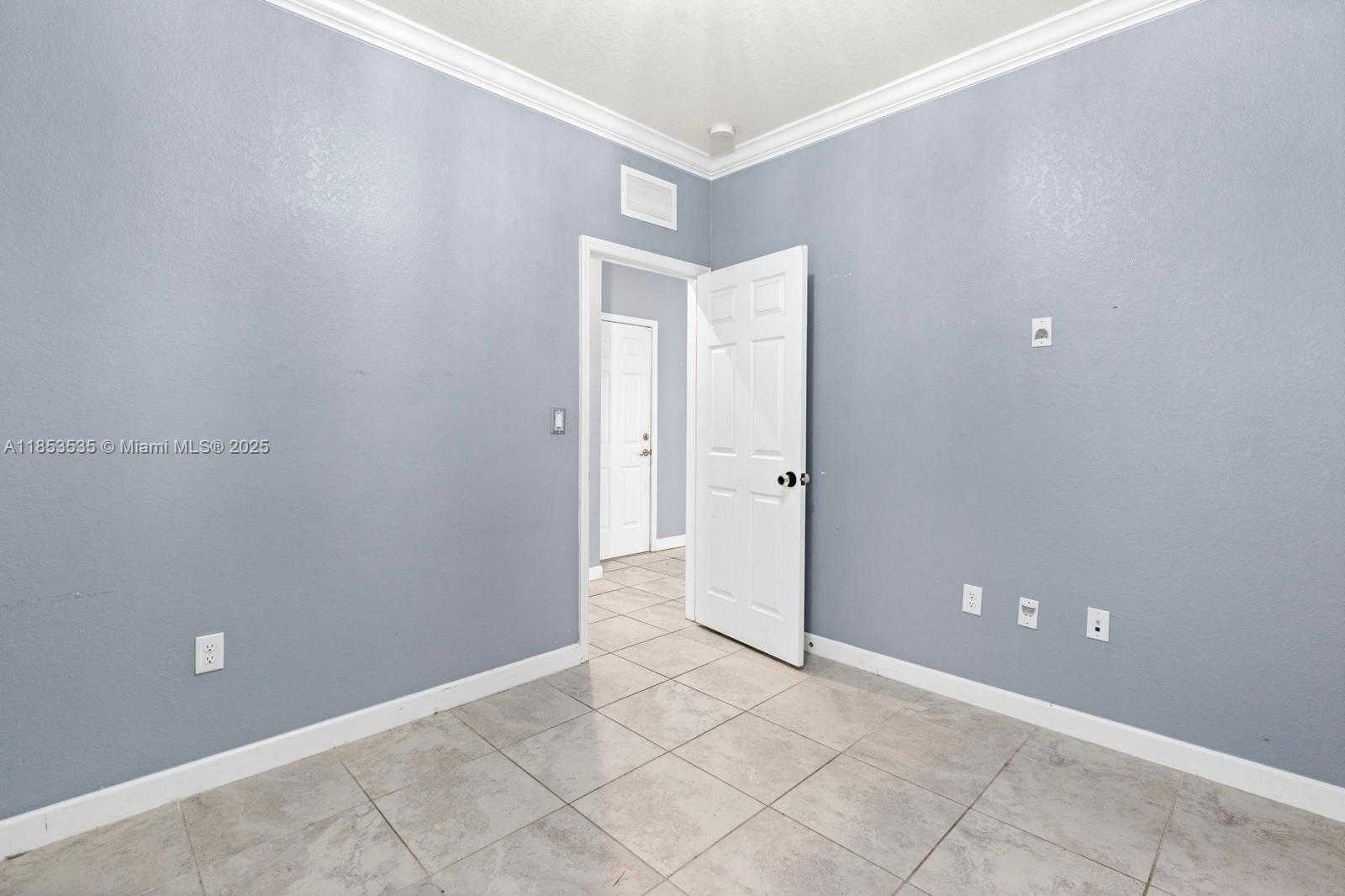 Small Image of 3136 SOUTH EAST 2ND DR, Homestead Number 18