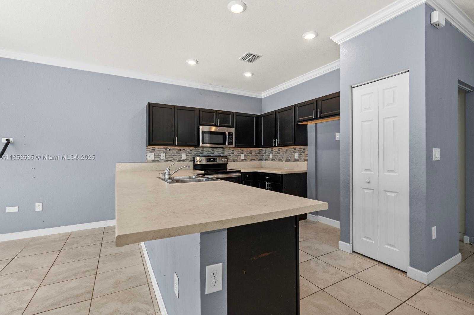 Small Image of 3136 SOUTH EAST 2ND DR, Homestead Number 8