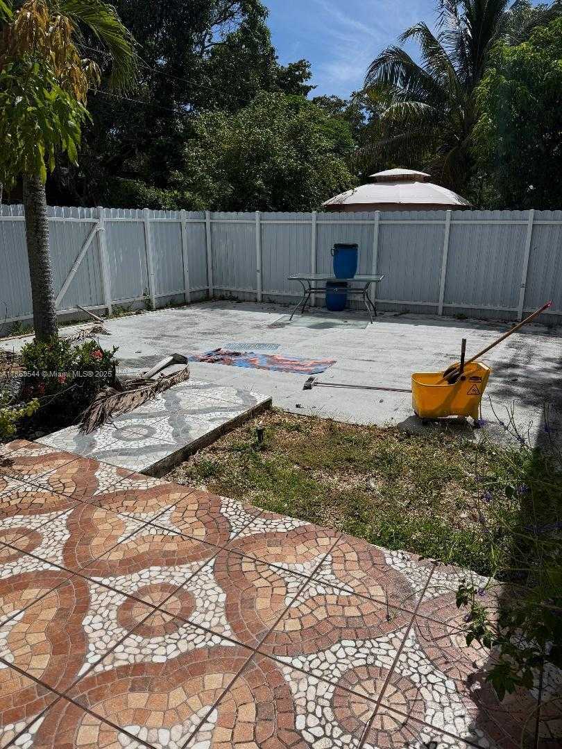 Small Image of 985 NORTH EAST 146TH ST, North Miami Number 10