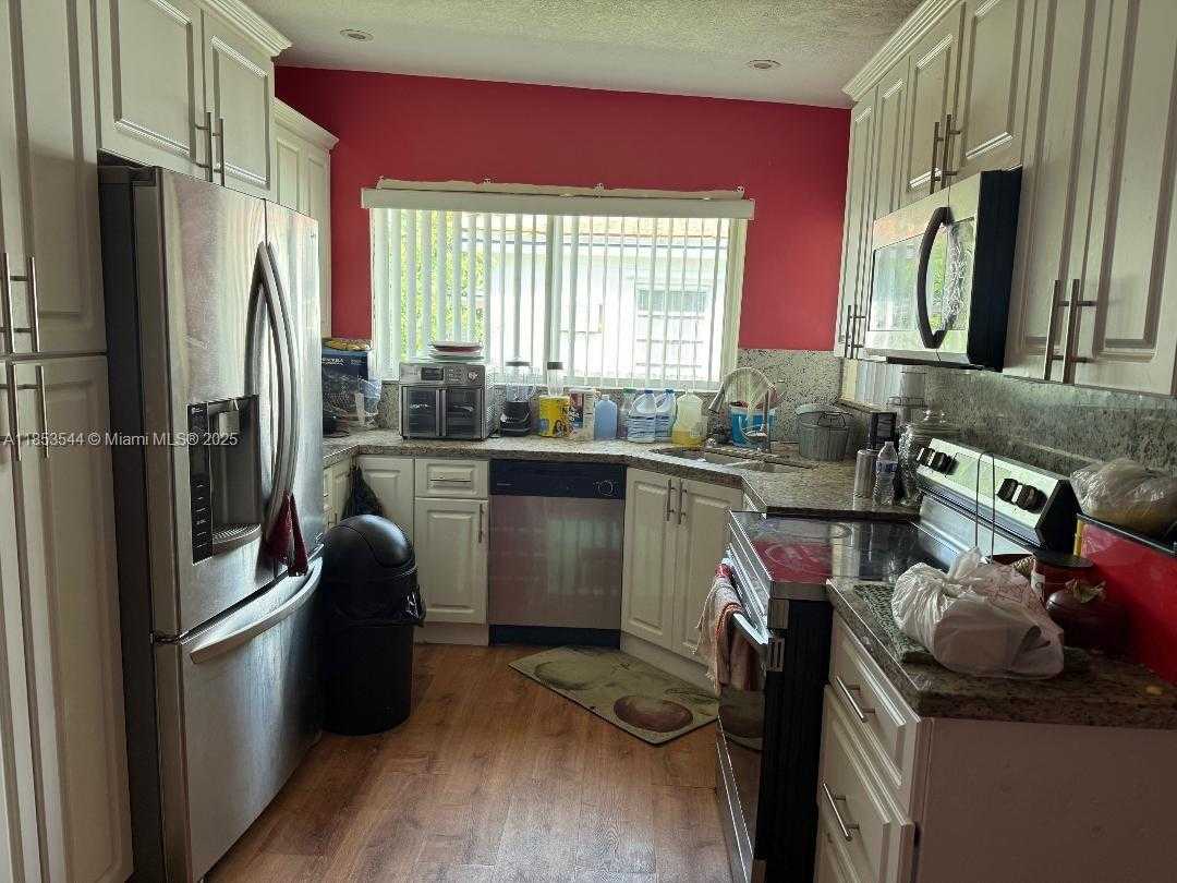 Small Image of 985 NORTH EAST 146TH ST, North Miami Number 4