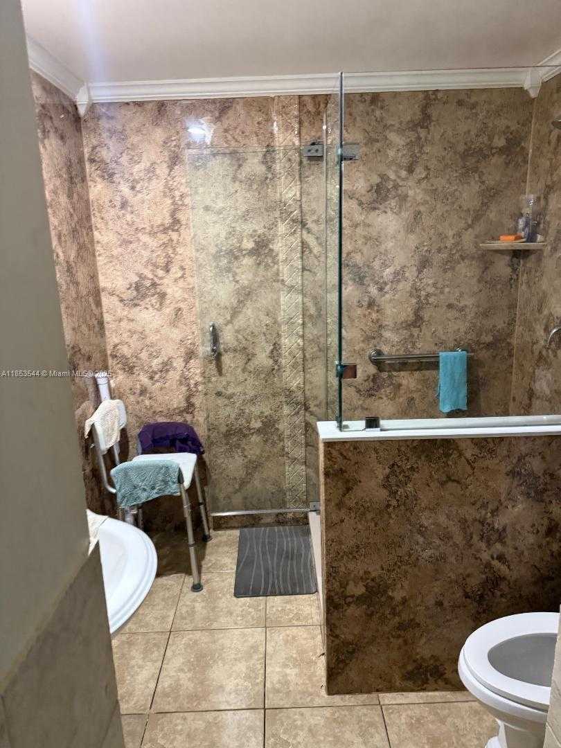 Small Image of 985 NORTH EAST 146TH ST, North Miami Number 5