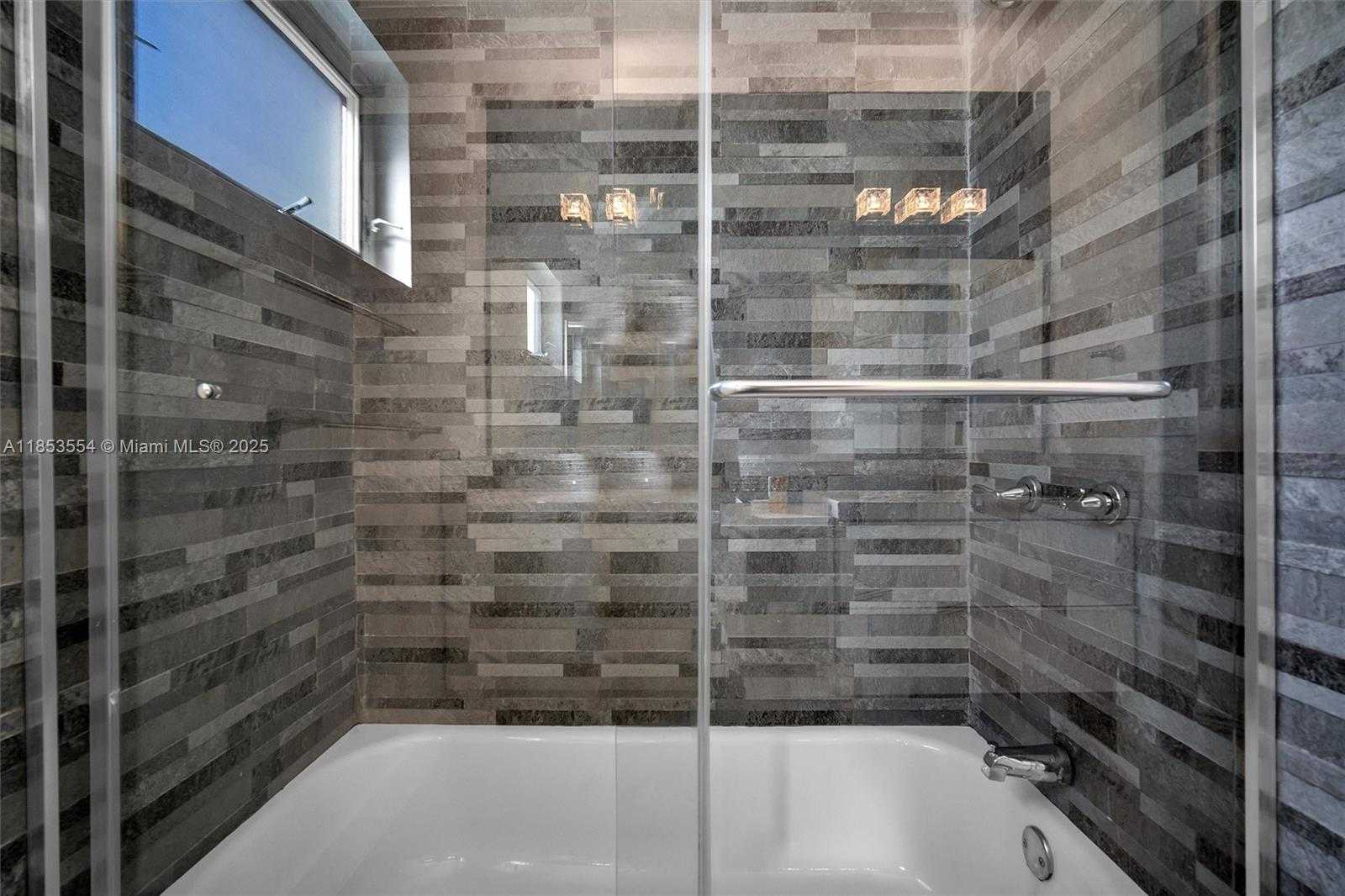 Small Image of 1125 NORTH 13TH CT, Hollywood Number 7