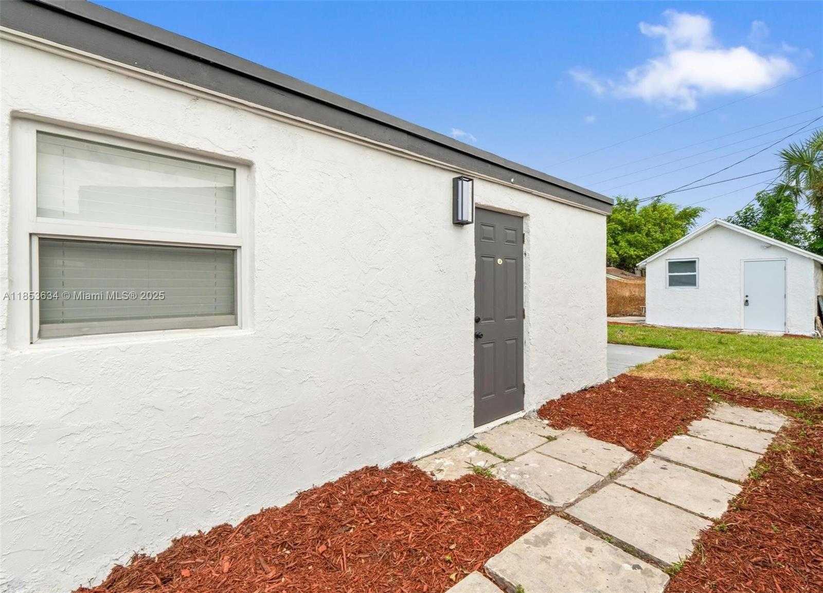 Small Image of 664 NORTH WEST 21ST ST, Pompano Beach Number 3