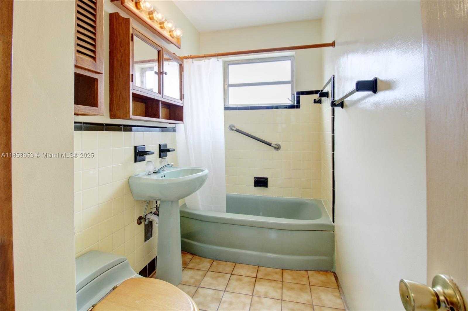 Small Image of 10250 CARIBBEAN BLVD, Cutler Bay Number 12
