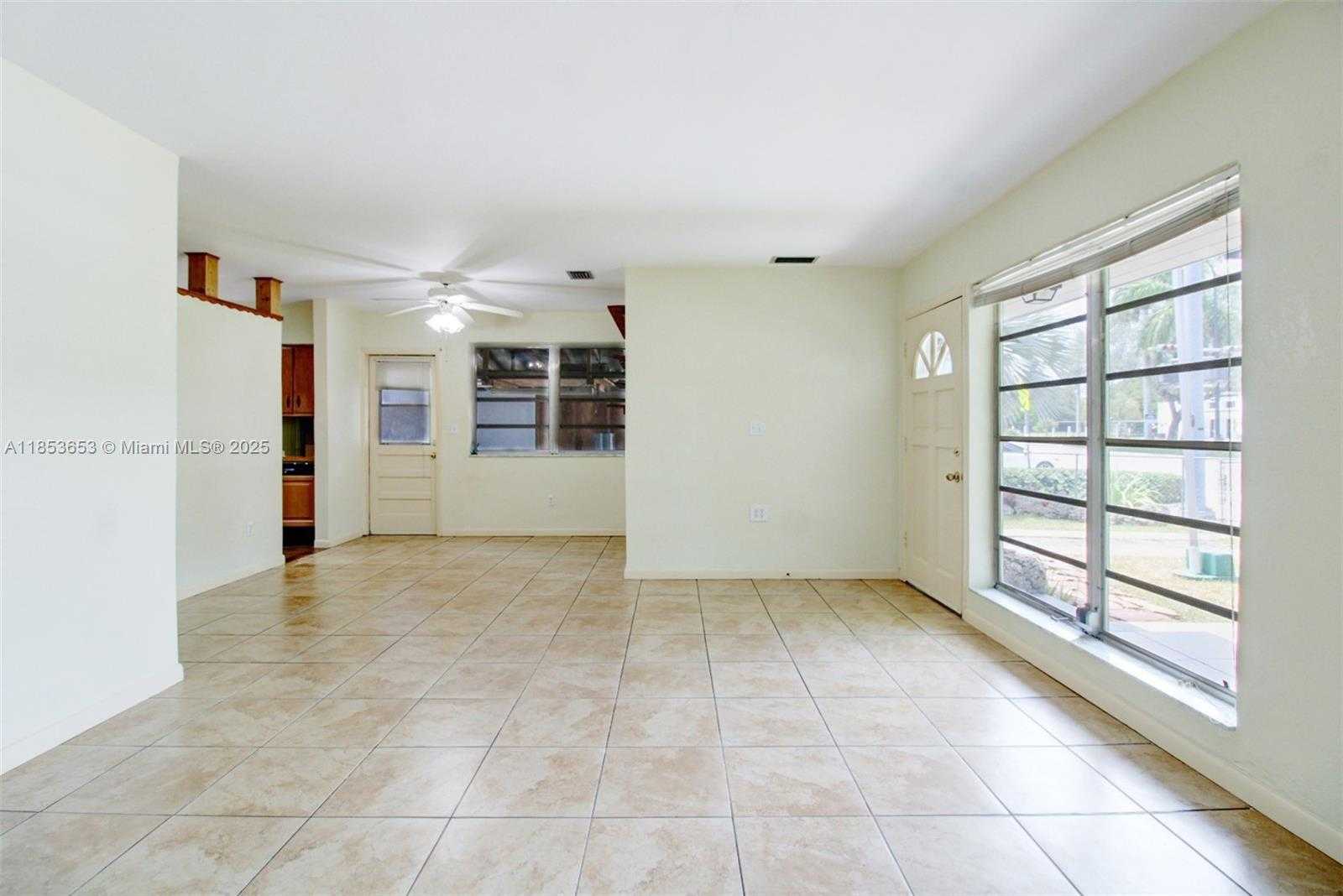 Small Image of 10250 CARIBBEAN BLVD, Cutler Bay Number 13