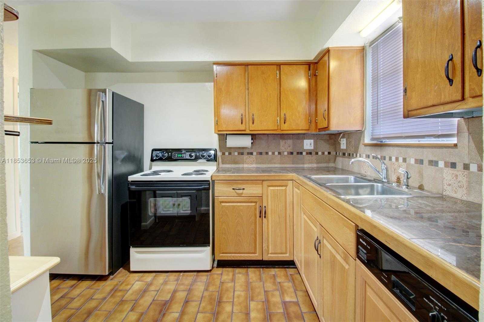 Small Image of 10250 CARIBBEAN BLVD, Cutler Bay Number 8
