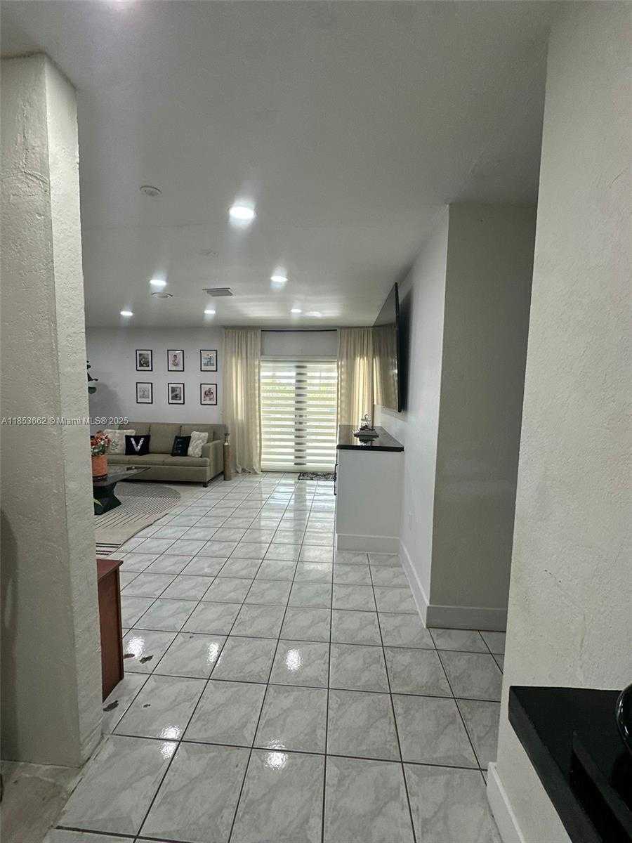 Small Image of 19361 NORTH WEST 1ST CT, Miami Gardens Number 10