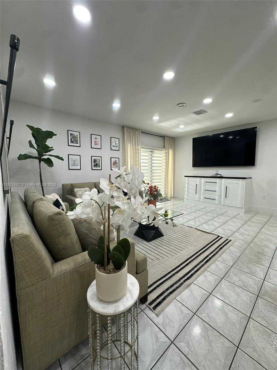Small Image of 19361 NORTH WEST 1ST CT, Miami Gardens Number 13