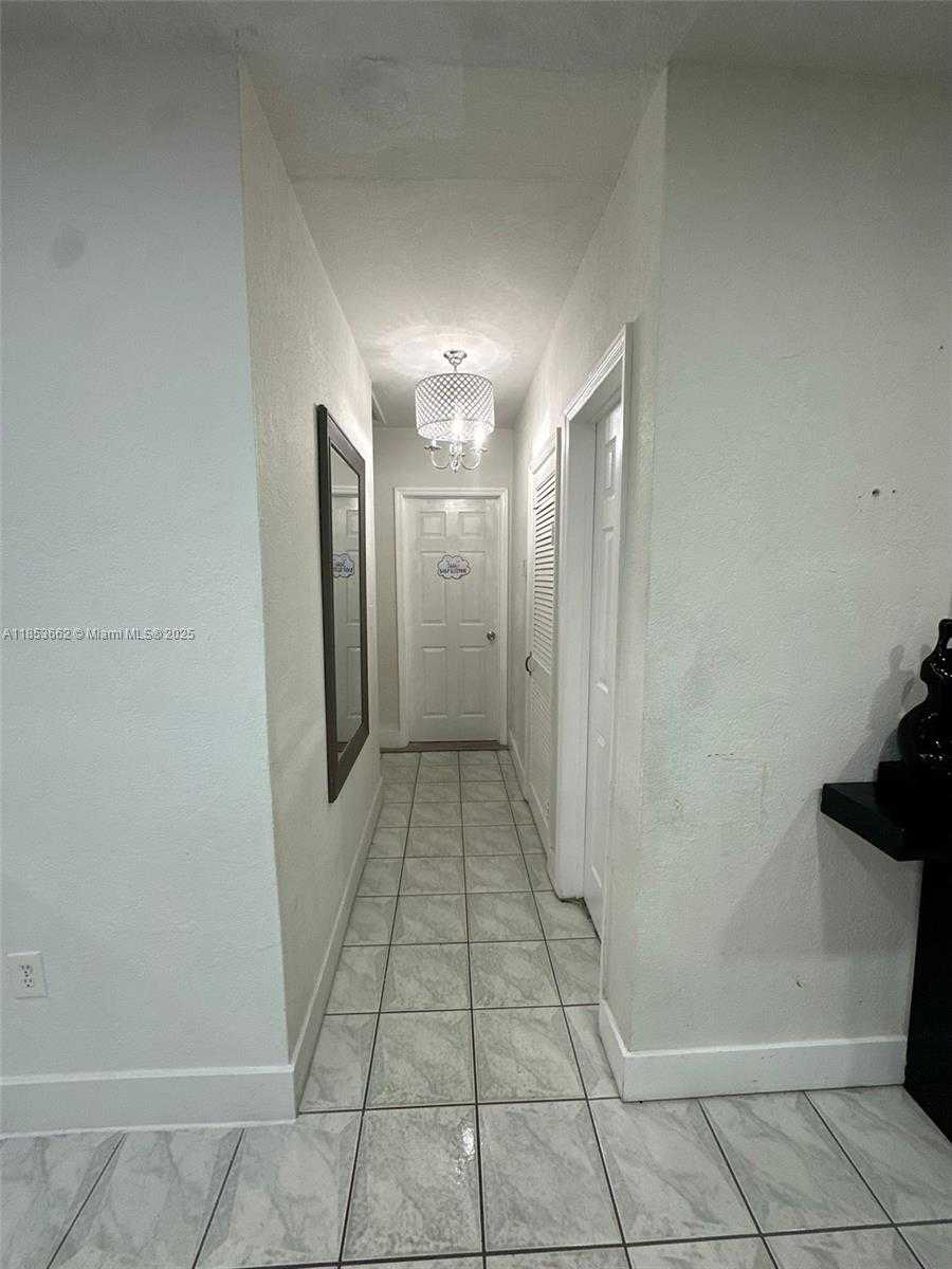 Small Image of 19361 NORTH WEST 1ST CT, Miami Gardens Number 15