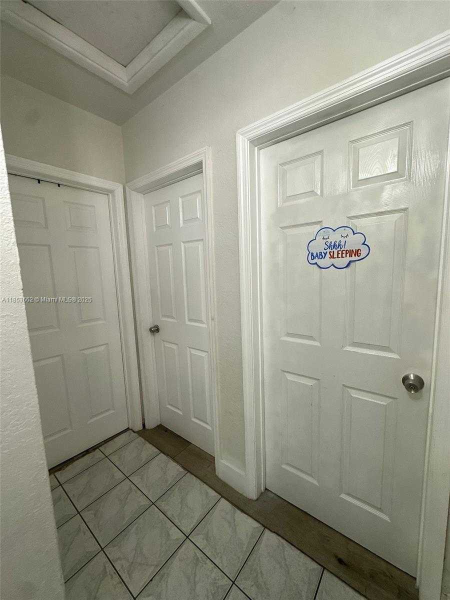Small Image of 19361 NORTH WEST 1ST CT, Miami Gardens Number 17