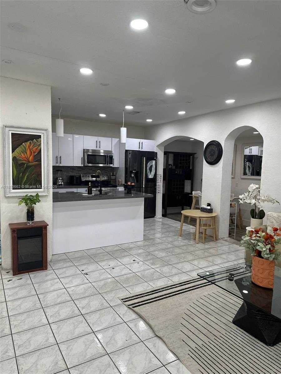 Small Image of 19361 NORTH WEST 1ST CT, Miami Gardens Number 19