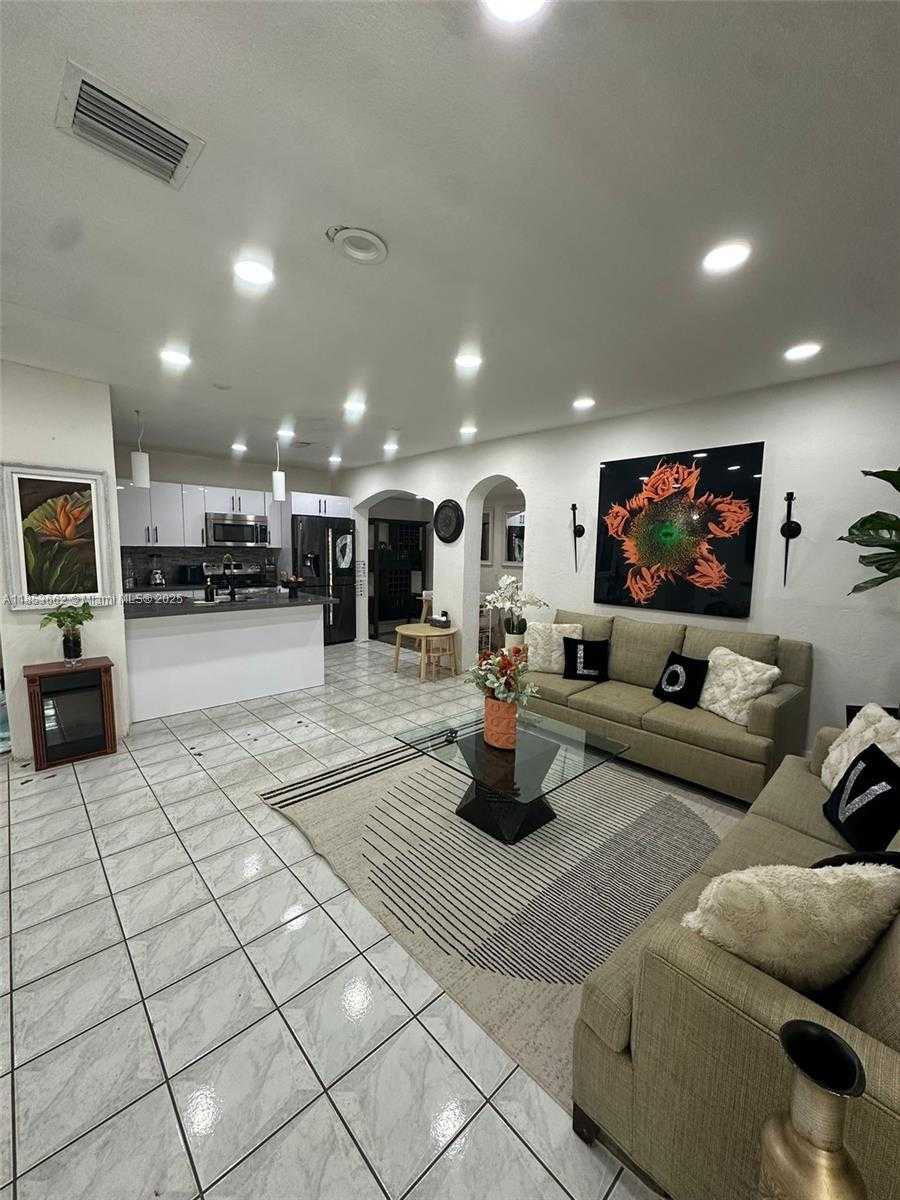 Small Image of 19361 NORTH WEST 1ST CT, Miami Gardens Number 20