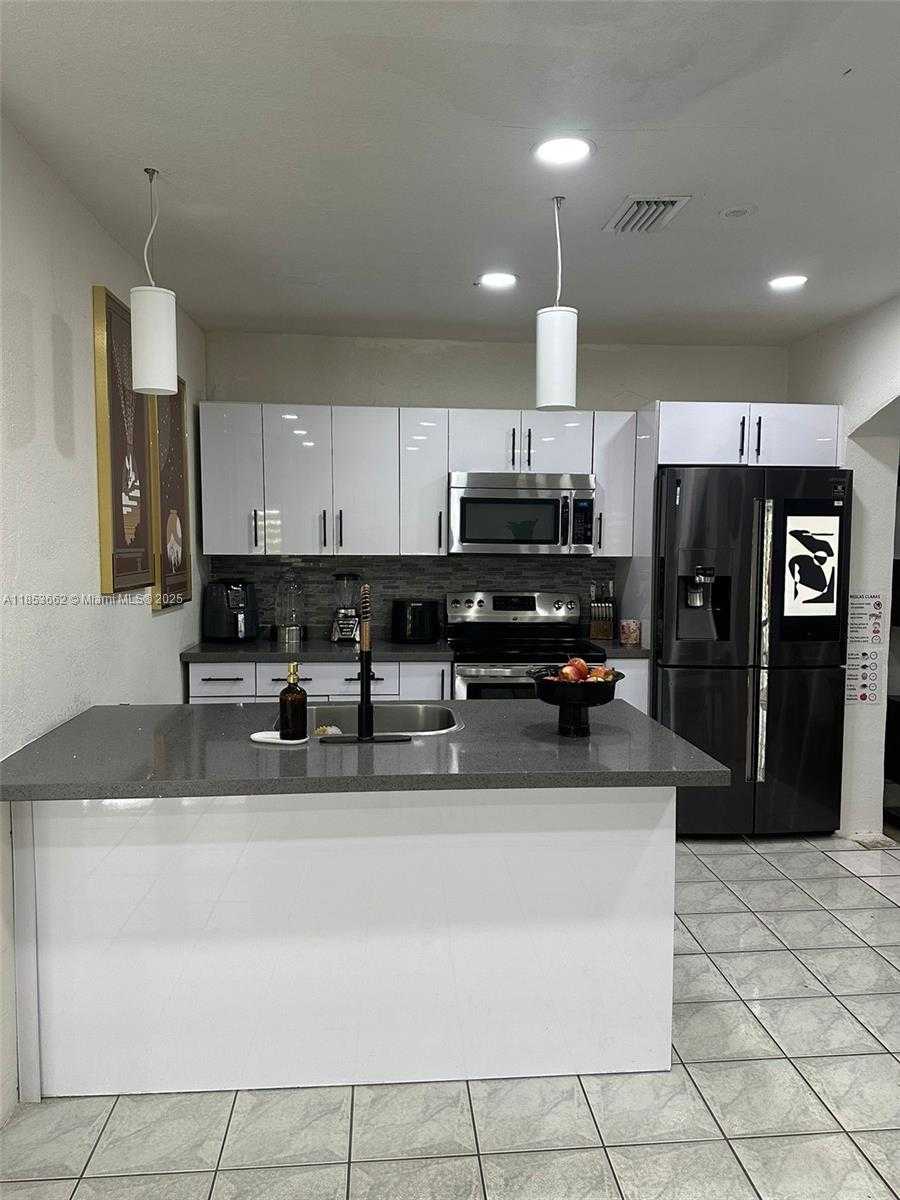 Small Image of 19361 NORTH WEST 1ST CT, Miami Gardens Number 21
