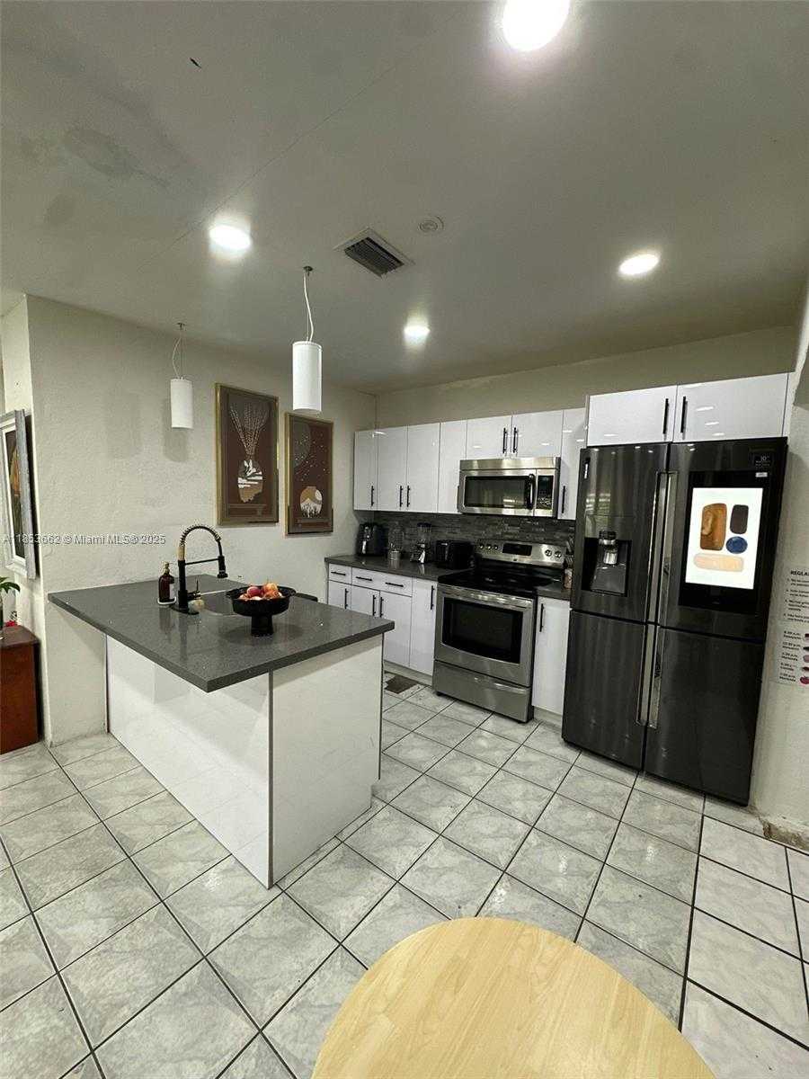 Small Image of 19361 NORTH WEST 1ST CT, Miami Gardens Number 23