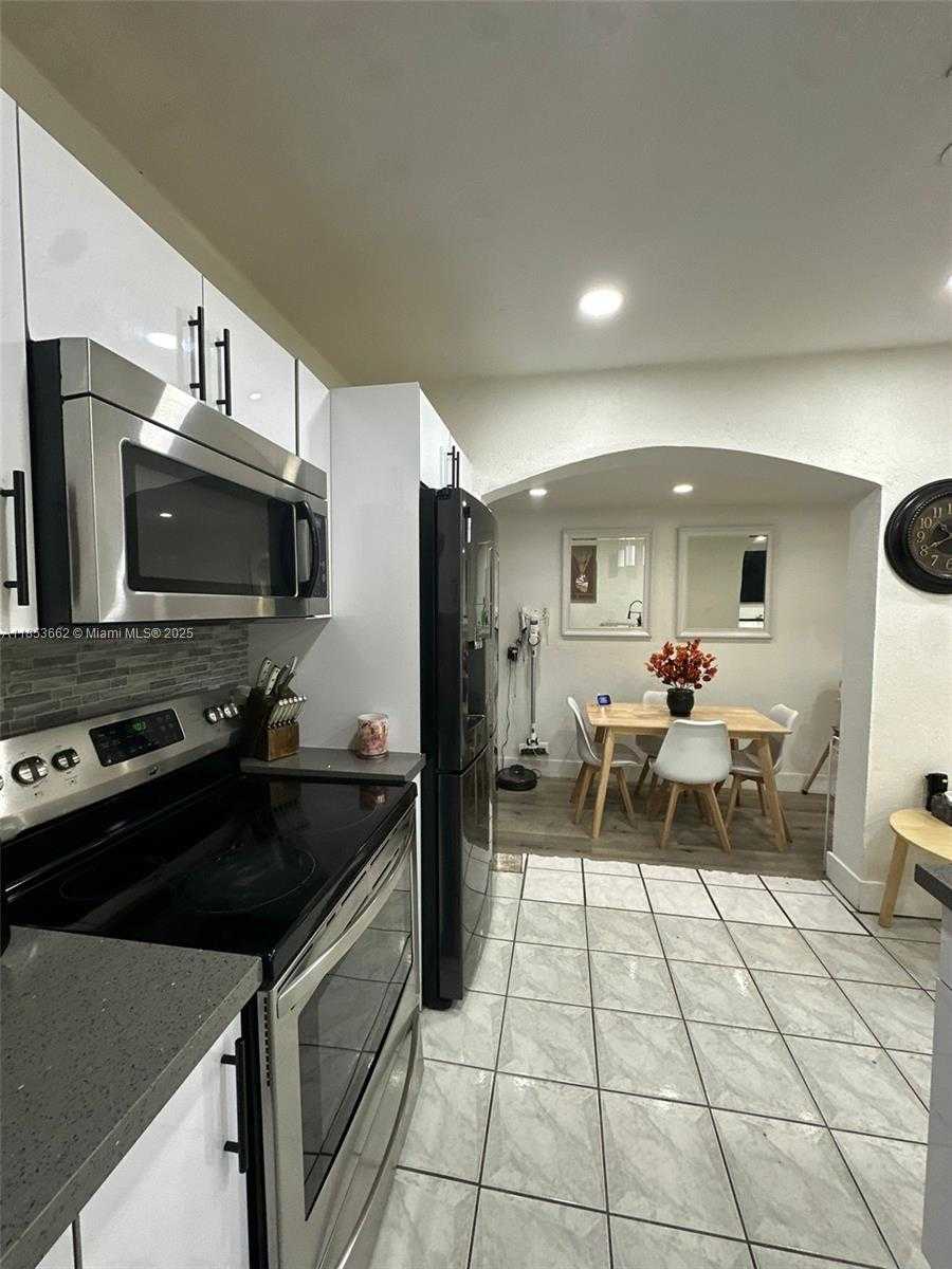 Small Image of 19361 NORTH WEST 1ST CT, Miami Gardens Number 24