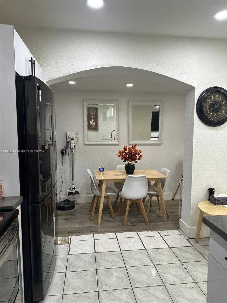 Small Image of 19361 NORTH WEST 1ST CT, Miami Gardens Number 25