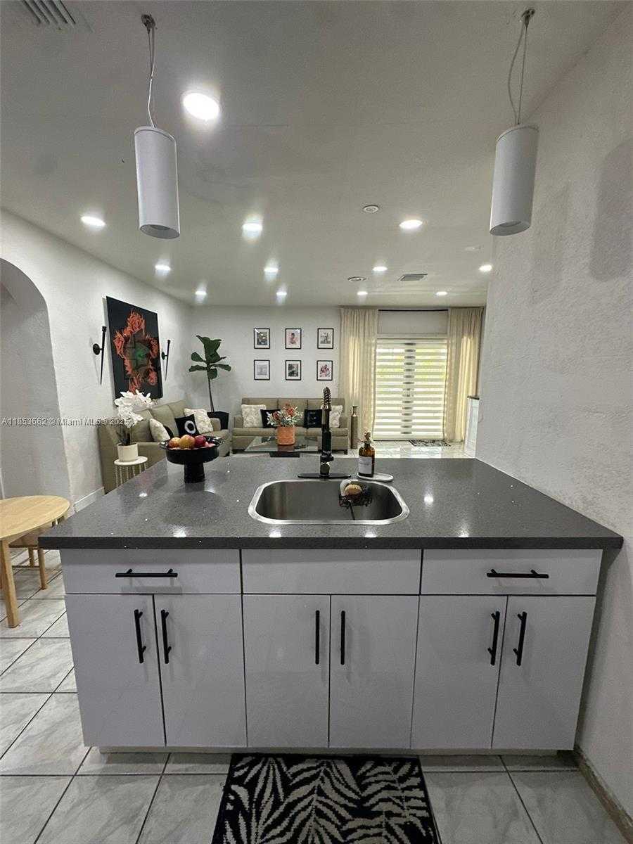 Small Image of 19361 NORTH WEST 1ST CT, Miami Gardens Number 28