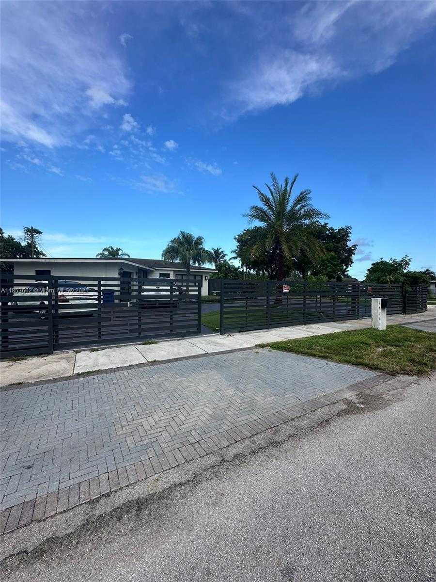 Small Image of 19361 NORTH WEST 1ST CT, Miami Gardens Number 3