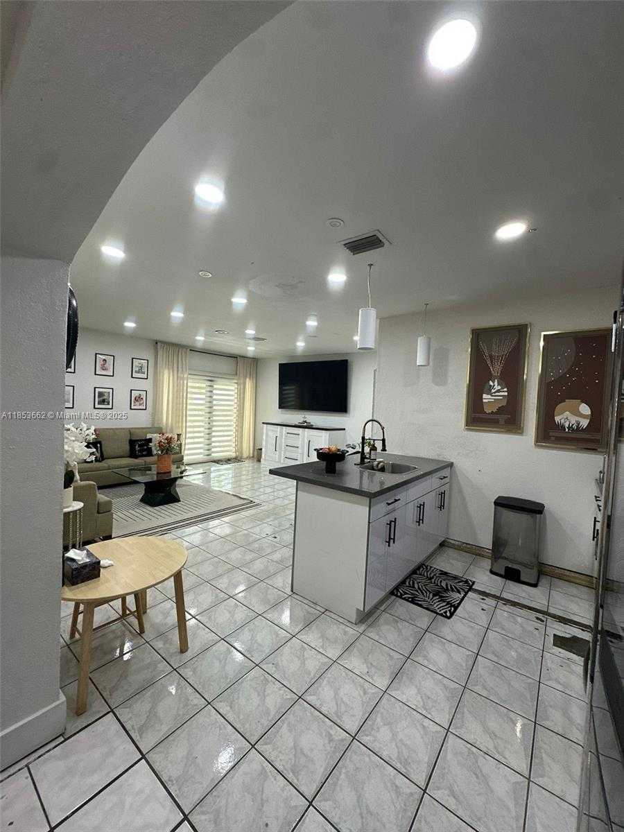 Small Image of 19361 NORTH WEST 1ST CT, Miami Gardens Number 30