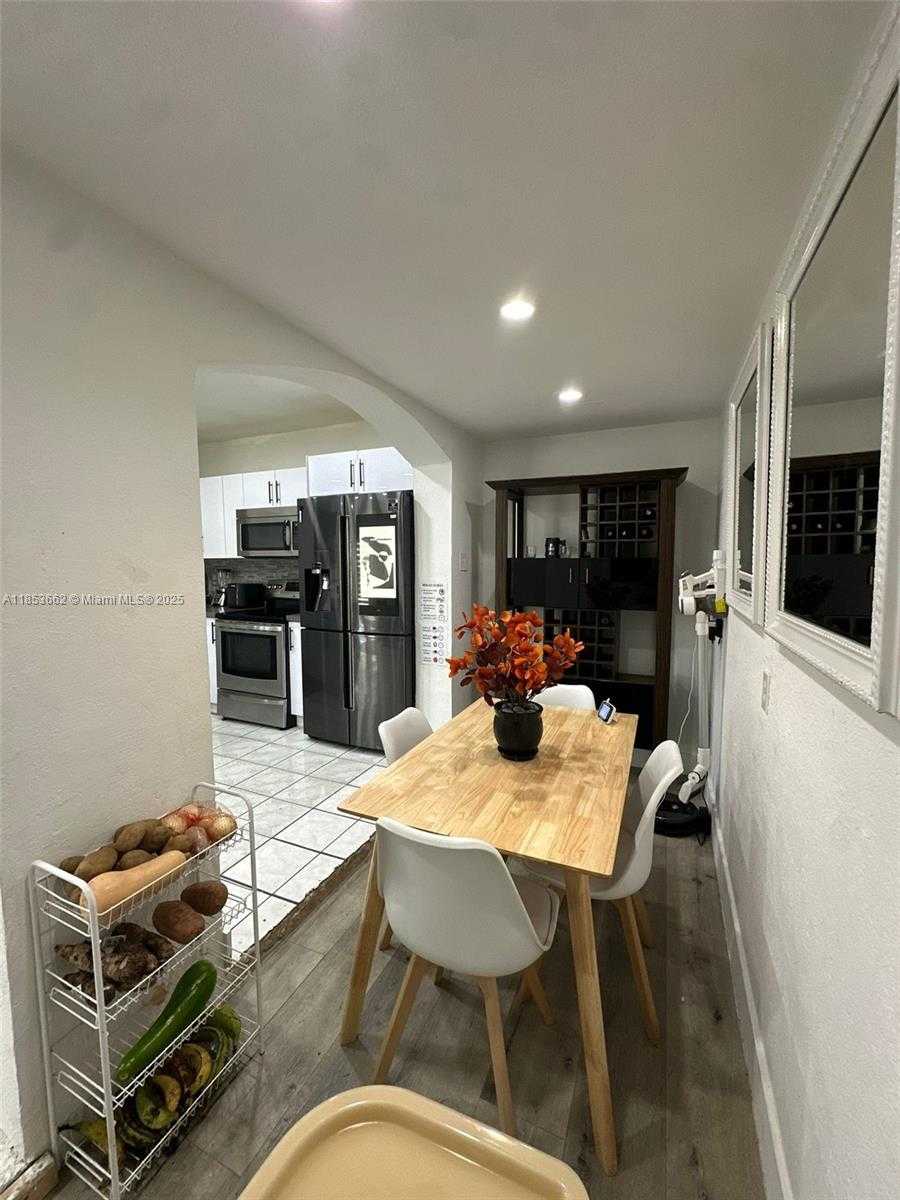 Small Image of 19361 NORTH WEST 1ST CT, Miami Gardens Number 32
