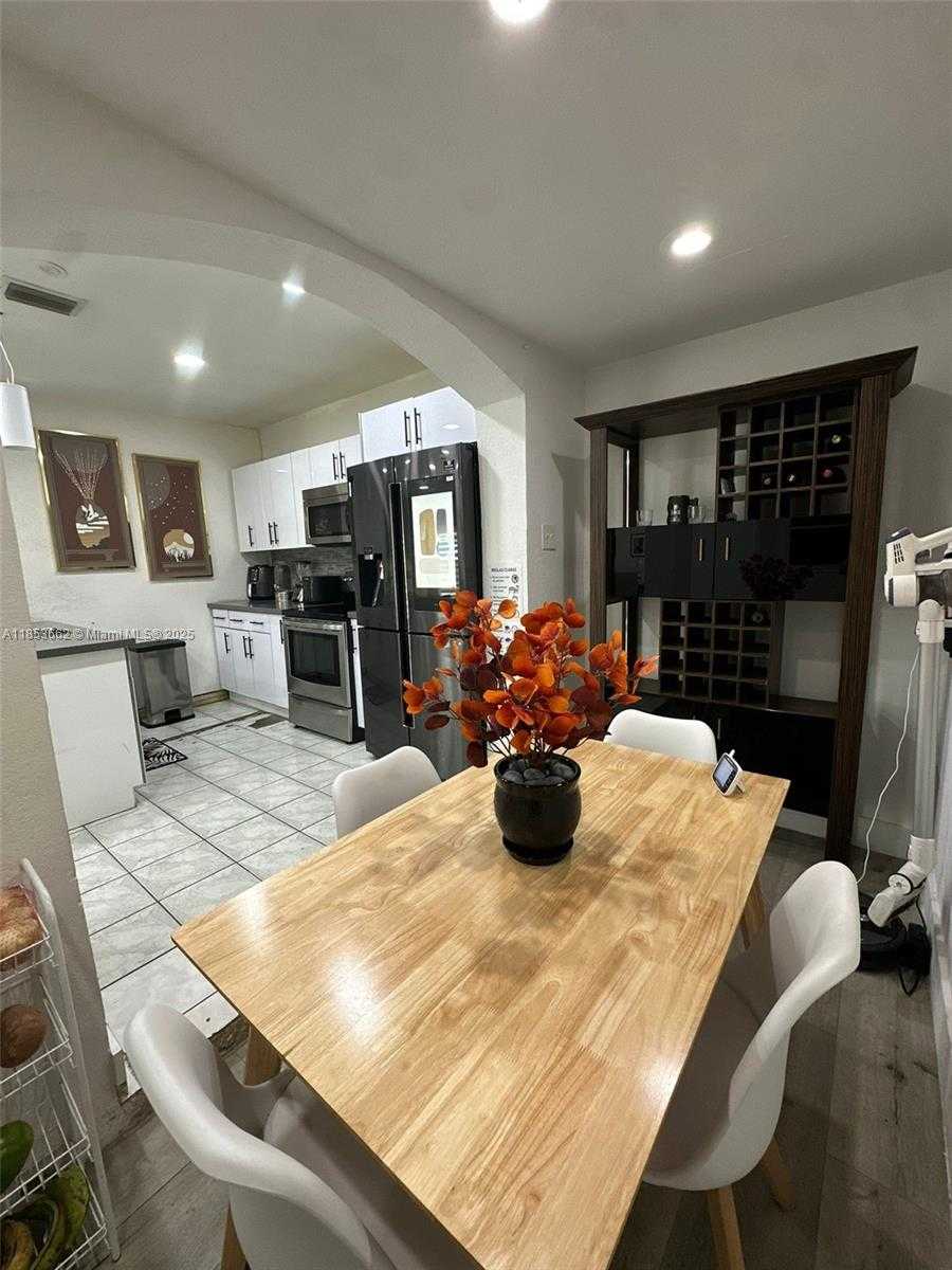 Small Image of 19361 NORTH WEST 1ST CT, Miami Gardens Number 33