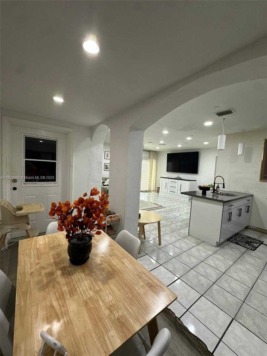 Small Image of 19361 NORTH WEST 1ST CT, Miami Gardens Number 34