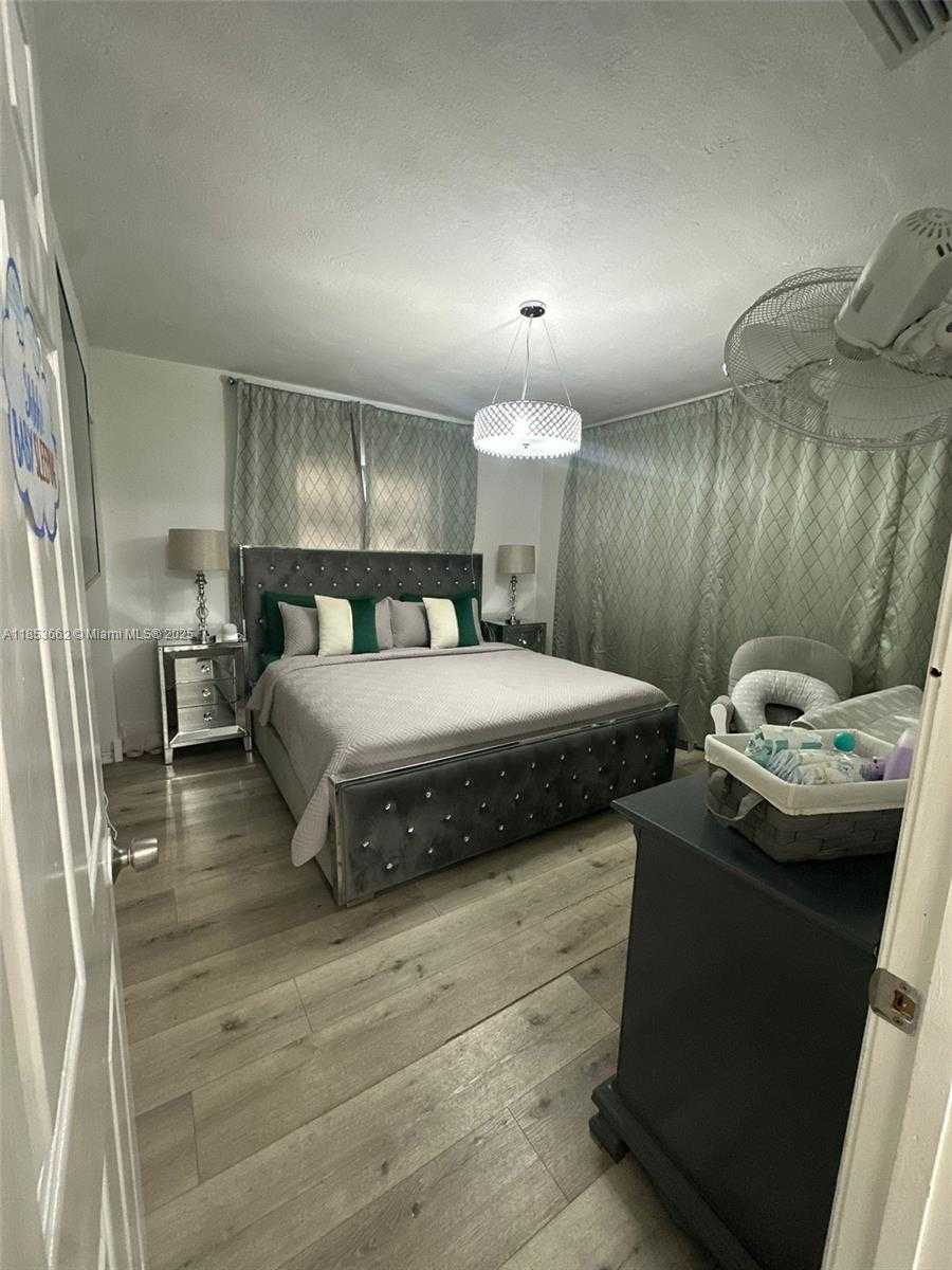 Small Image of 19361 NORTH WEST 1ST CT, Miami Gardens Number 36