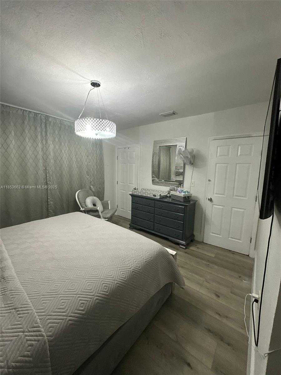 Small Image of 19361 NORTH WEST 1ST CT, Miami Gardens Number 37