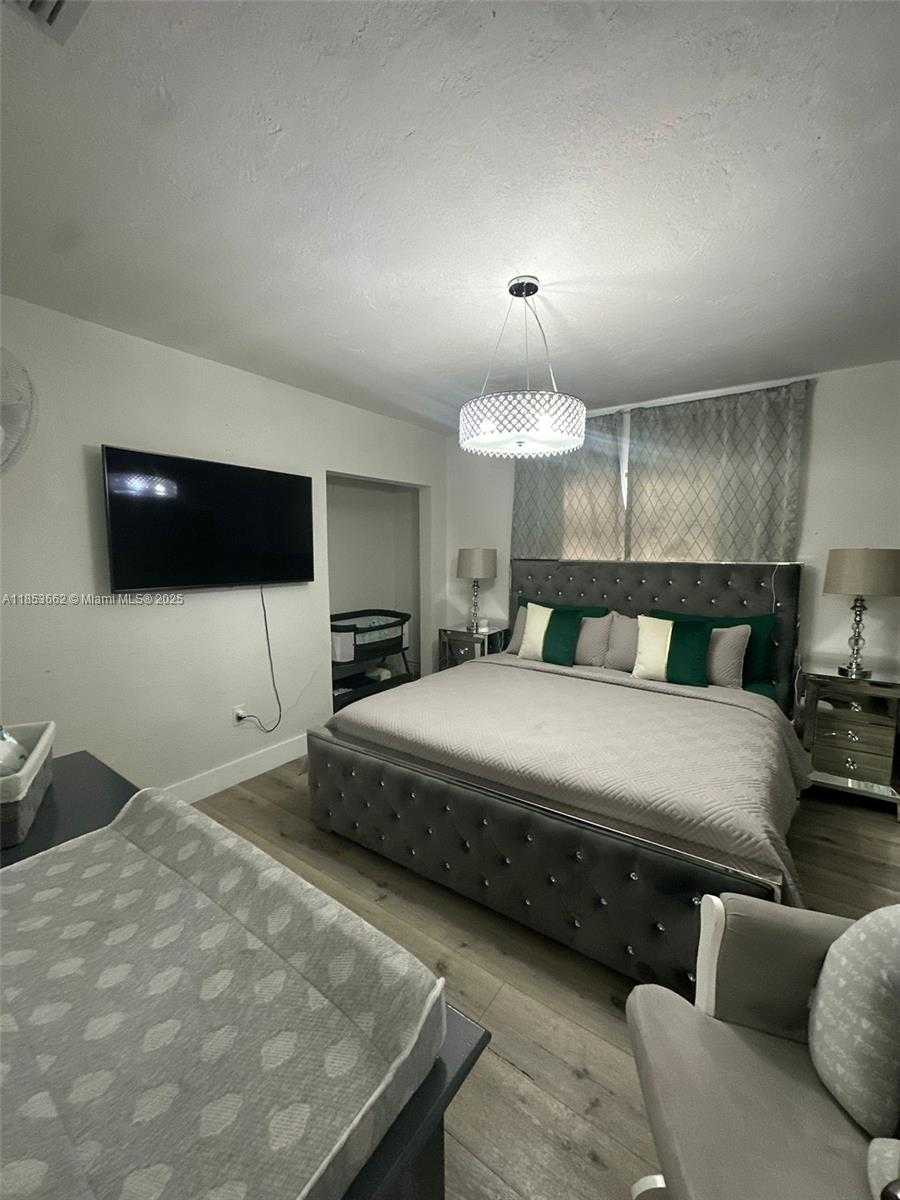 Small Image of 19361 NORTH WEST 1ST CT, Miami Gardens Number 38
