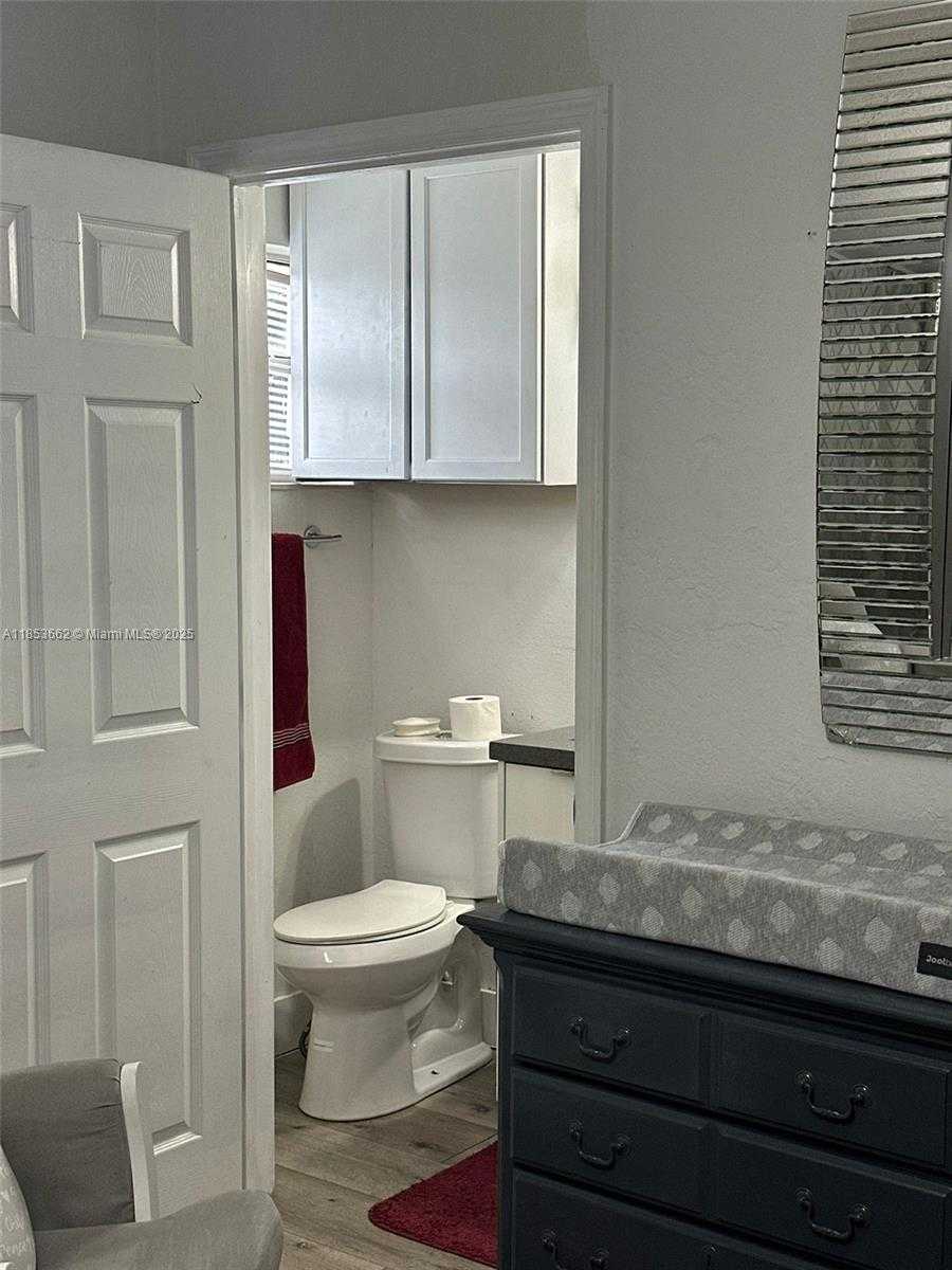 Small Image of 19361 NORTH WEST 1ST CT, Miami Gardens Number 39