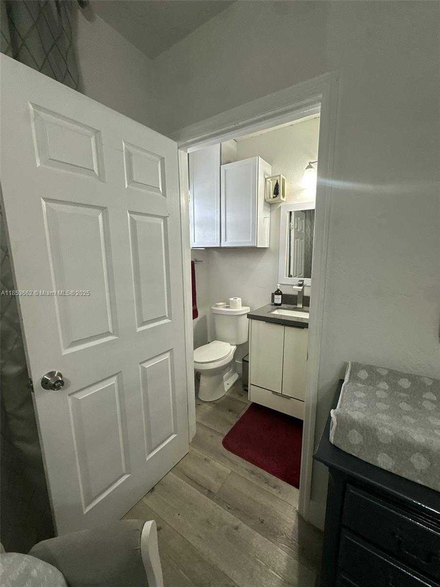 Small Image of 19361 NORTH WEST 1ST CT, Miami Gardens Number 40