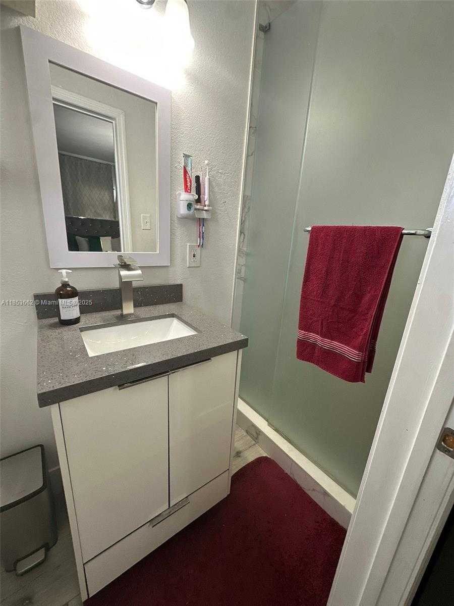 Small Image of 19361 NORTH WEST 1ST CT, Miami Gardens Number 41