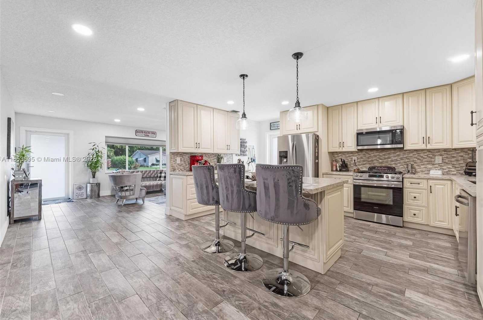 Small Image of 6571 SOUTH WEST 56TH ST, Davie Number 10