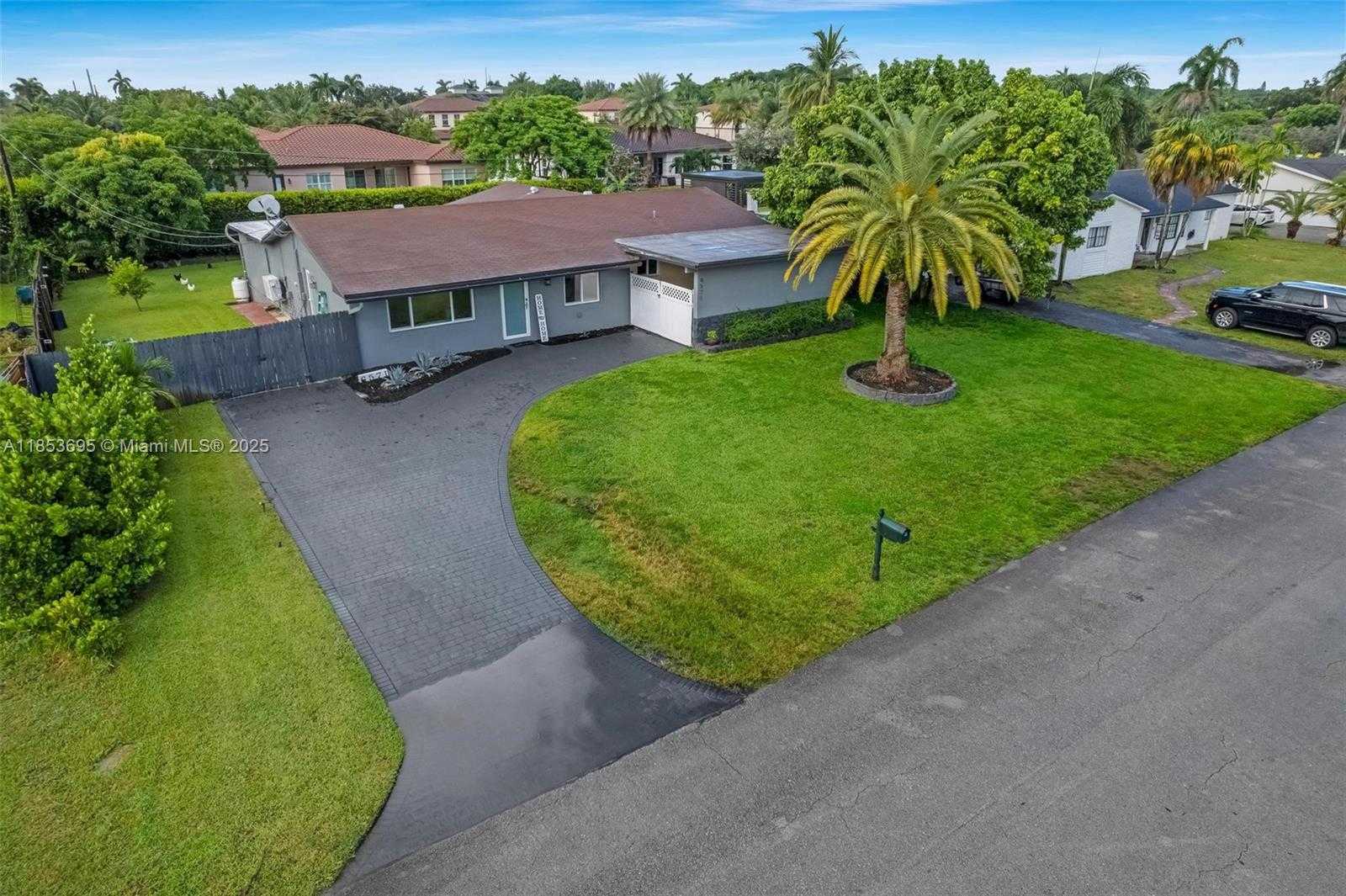 Small Image of 6571 SOUTH WEST 56TH ST, Davie Number 2