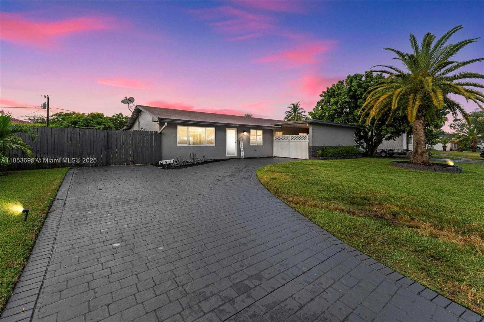 Small Image of 6571 SOUTH WEST 56TH ST, Davie Number 4