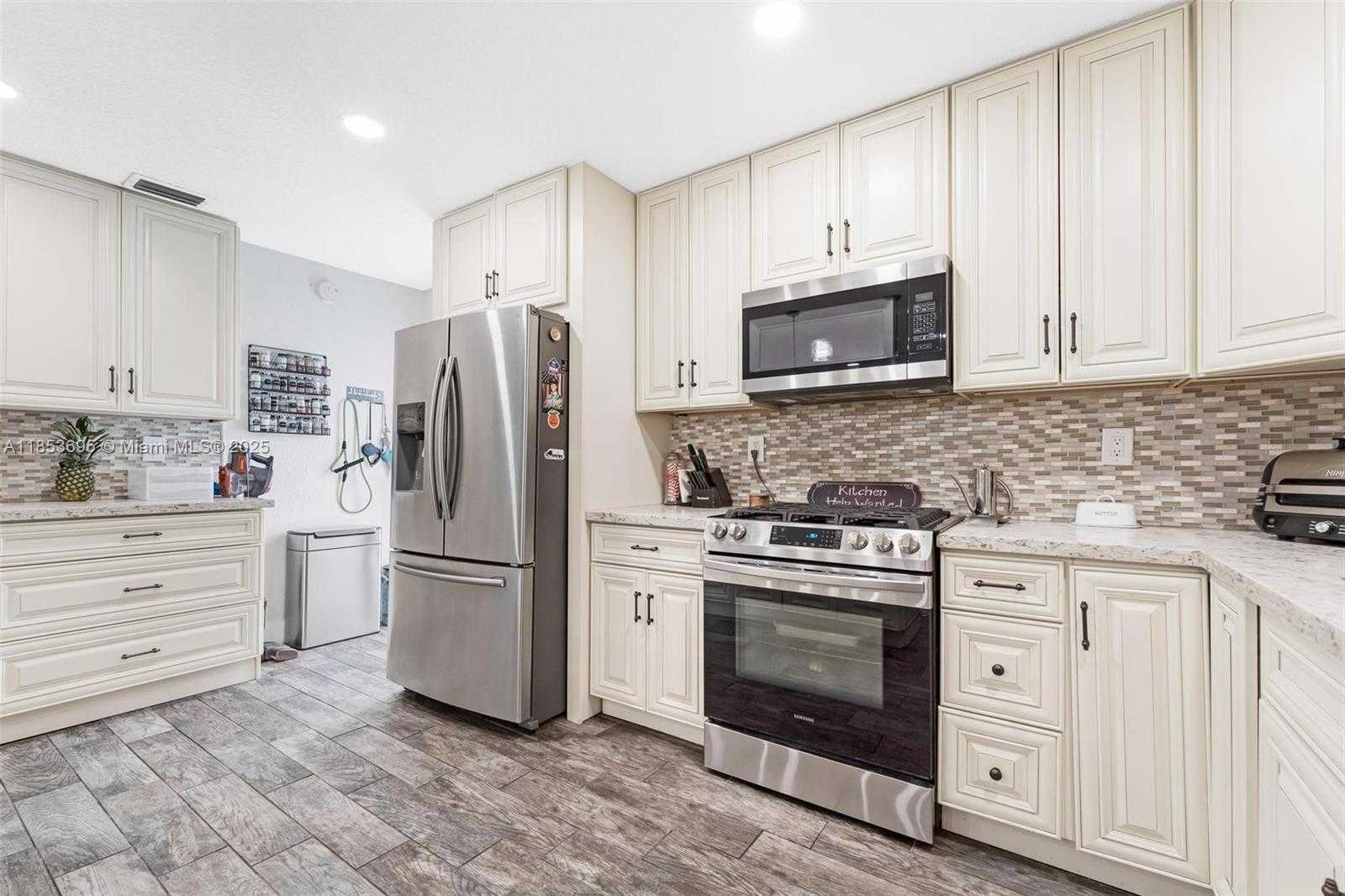 Small Image of 6571 SOUTH WEST 56TH ST, Davie Number 5