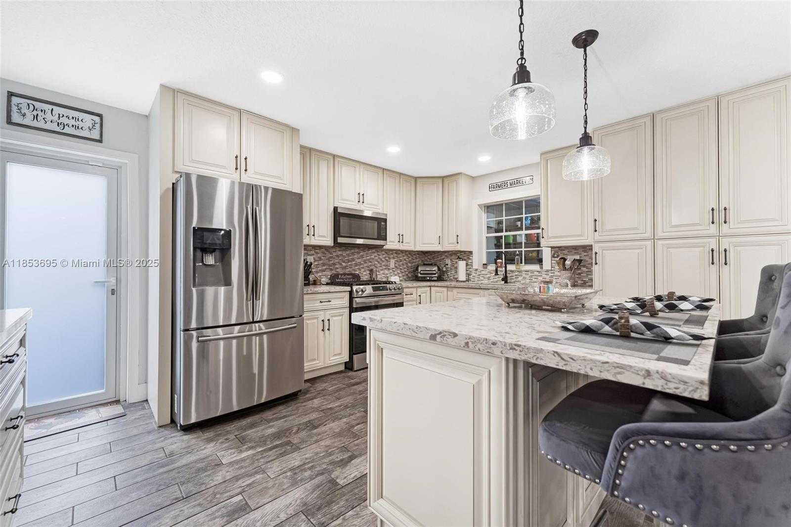 Small Image of 6571 SOUTH WEST 56TH ST, Davie Number 6