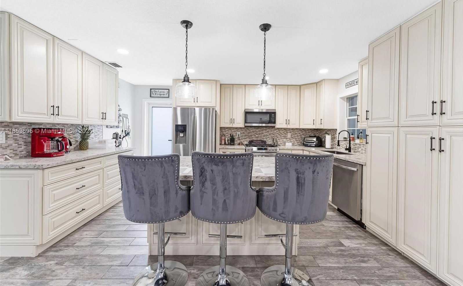 Small Image of 6571 SOUTH WEST 56TH ST, Davie Number 9